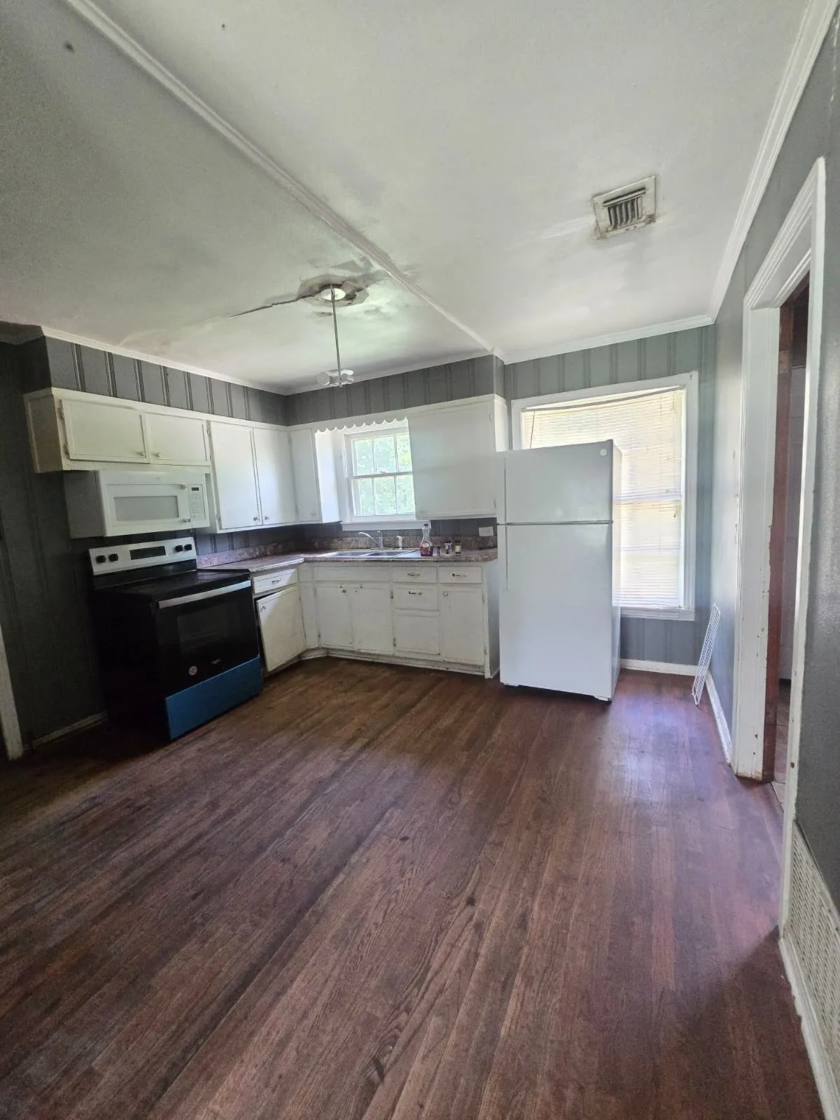 Single Family Residence For Sale in Hopkins County , 1021 Mulberry Street, Sulphur Springs, Texas 75482, 3 Bedroom, 2 Bathroom, Garage spaces, 1,010 Sqft, built in 1940, mls#21316211, Real Estate Agent in Sulphur Springs, Homes For Sale in Hopkins county, Homes For Sale in Sulphur Springs, Realtor in Sulphur Springs Texas, Real Estate Brokerage Independent Realty Texas, Luminita Cordes Realtor