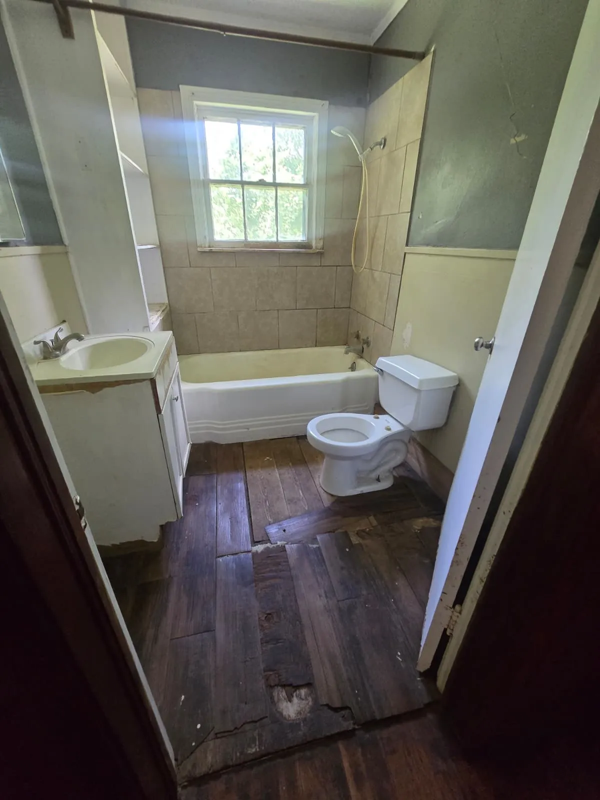 Single Family Residence For Sale in Hopkins County , 1021 Mulberry Street, Sulphur Springs, Texas 75482, 3 Bedroom, 2 Bathroom, Garage spaces, 1,010 Sqft, built in 1940, mls#21316211, Real Estate Agent in Sulphur Springs, Homes For Sale in Hopkins county, Homes For Sale in Sulphur Springs, Realtor in Sulphur Springs Texas, Real Estate Brokerage Independent Realty Texas, Luminita Cordes Realtor