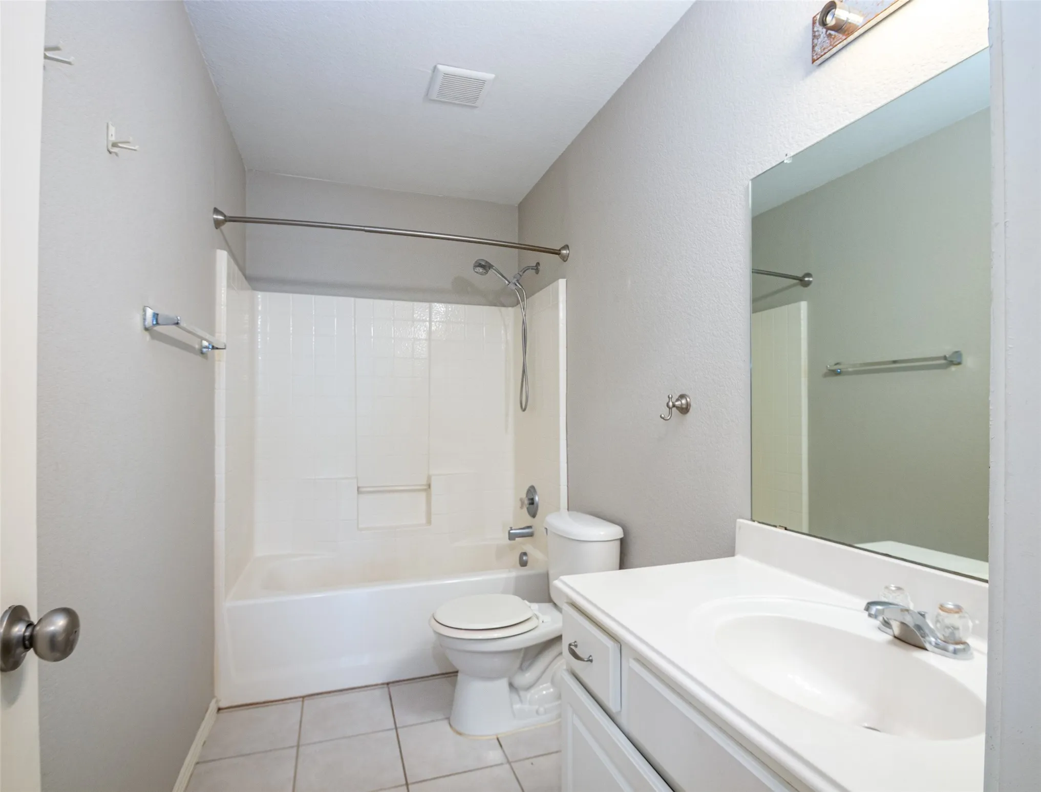 Single Family Residence For Rent in Collin County , 3904 Ironstone Lane, Mc Kinney, Texas 75070, 3 Bedroom, 3 Bathroom, 2 Garage spaces, 2,280 Sqft, built in 2007, mls#21317463, Real Estate Agent in Mc Kinney, Homes For Rent in Collin county, Homes For Rent in Mc Kinney, Realtor in Mc Kinney Texas, Real Estate Brokerage Independent Realty Texas, Luminita Cordes Realtor