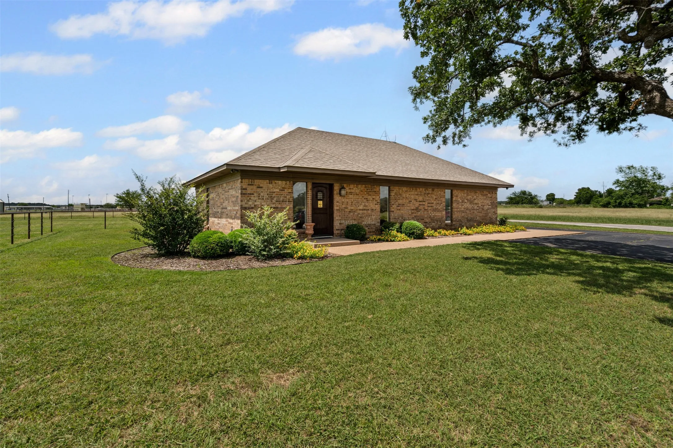 Office For Sale in Young County , 108 Carol Street, Graham, Texas 76450, 0, 0, Garage spaces, 0 Sqft, built in 0, mls#21318848, Real Estate Agent in Graham, Homes For Sale in Young county, Homes For Sale in Graham, Realtor in Graham Texas, Real Estate Brokerage Independent Realty Texas, Luminita Cordes Realtor