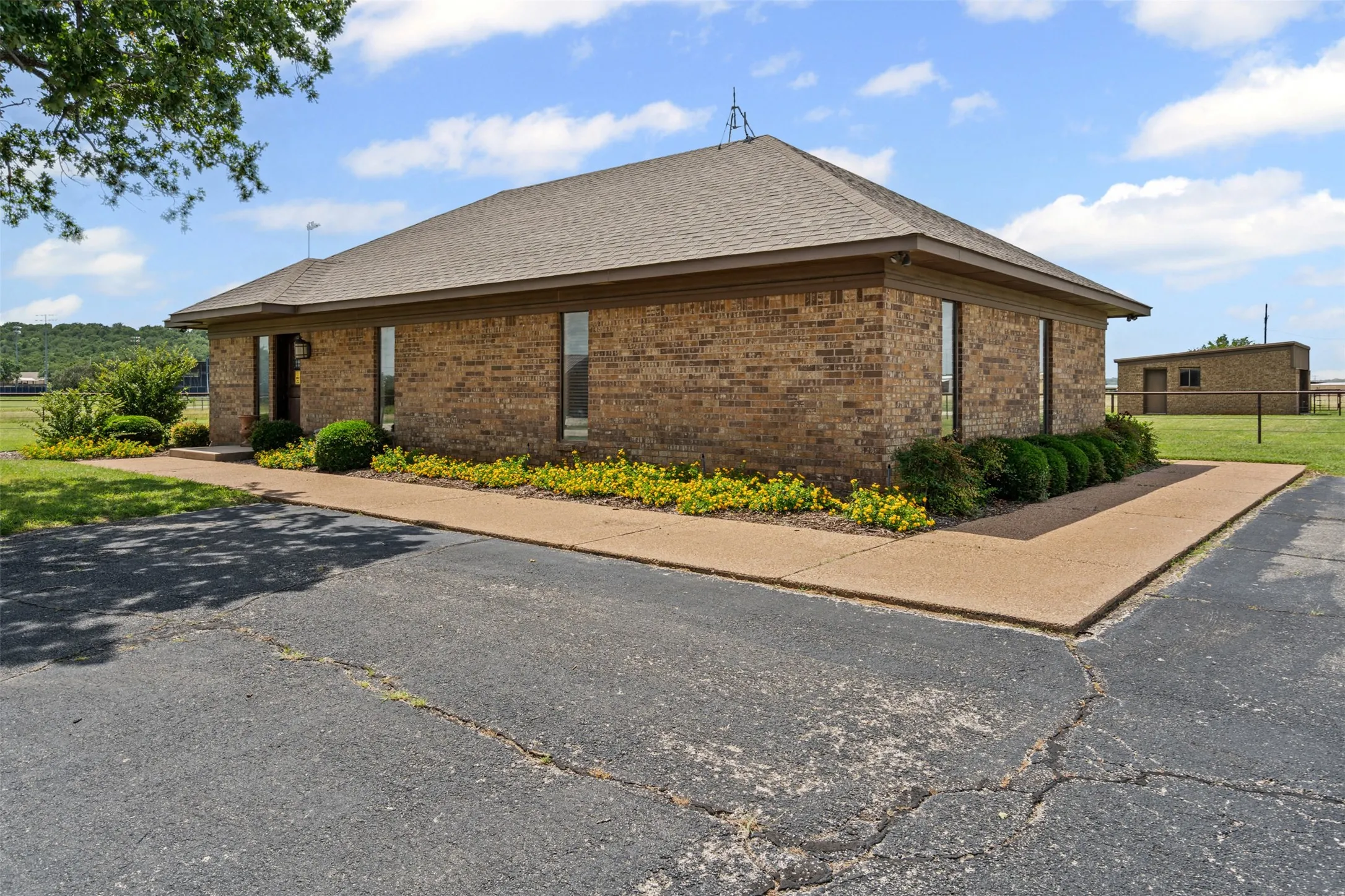 Office For Sale in Young County , 108 Carol Street, Graham, Texas 76450, 0, 0, Garage spaces, 0 Sqft, built in 0, mls#21318848, Real Estate Agent in Graham, Homes For Sale in Young county, Homes For Sale in Graham, Realtor in Graham Texas, Real Estate Brokerage Independent Realty Texas, Luminita Cordes Realtor
