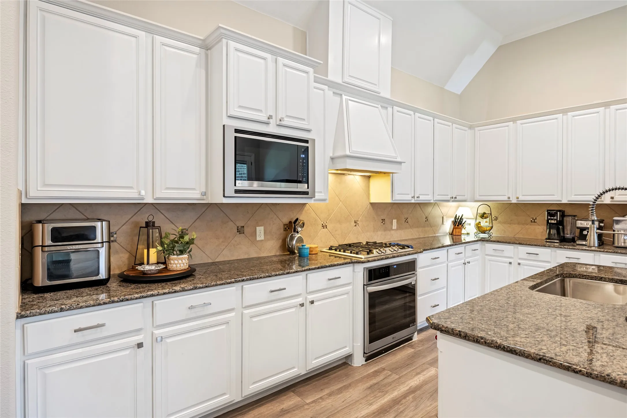 Single Family Residence For Sale in Denton County , 8721 Ludlow Drive, Frisco, Texas 75036, 3 Bedroom, 2 Bathroom, 2 Garage spaces, 1,602 Sqft, built in 2014, mls#21317846, Real Estate Agent in Frisco, Homes For Sale in Denton county, Homes For Sale in Frisco, Realtor in Frisco Texas, Real Estate Brokerage Independent Realty Texas, Luminita Cordes Realtor