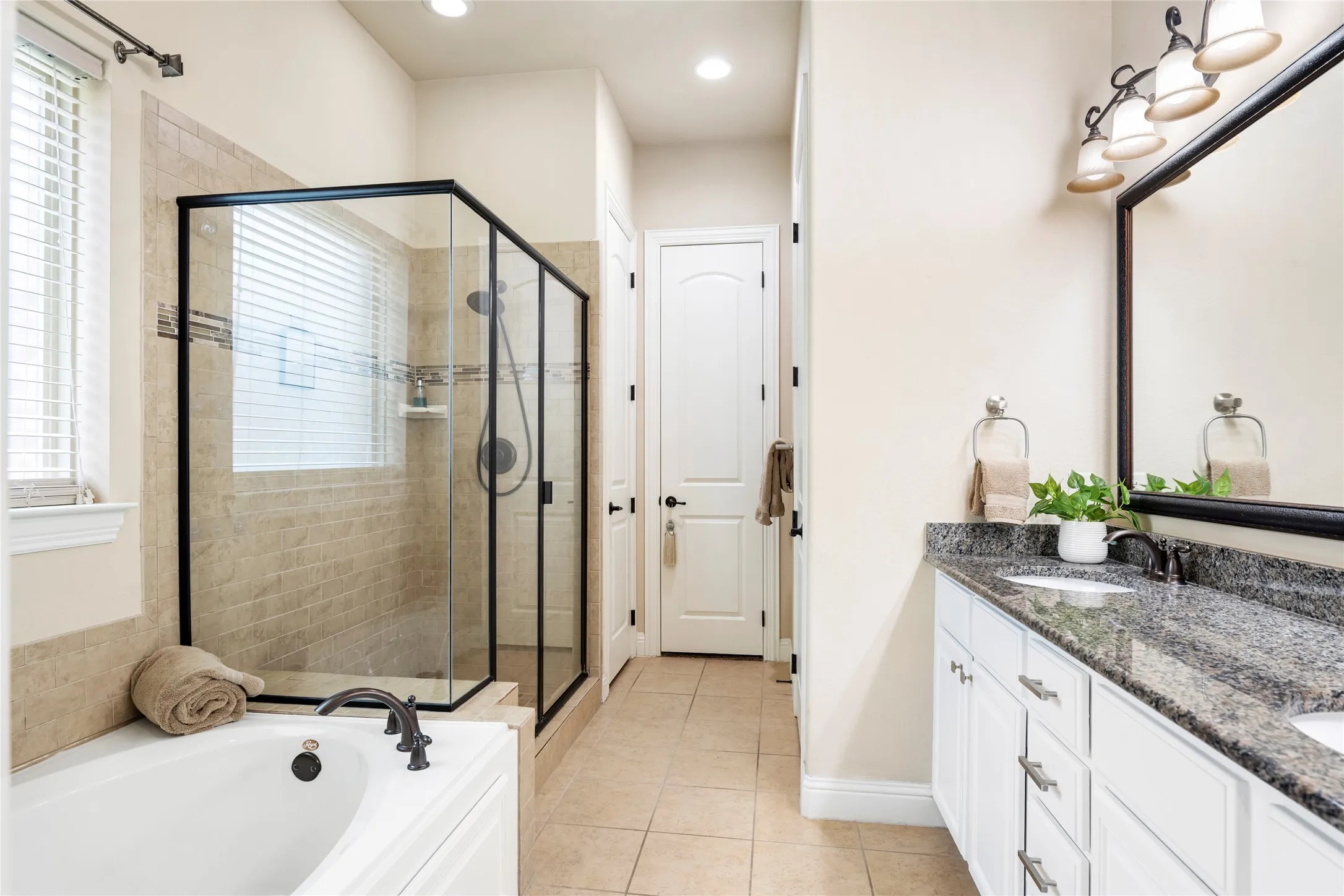 Single Family Residence For Sale in Denton County , 8721 Ludlow Drive, Frisco, Texas 75036, 3 Bedroom, 2 Bathroom, 2 Garage spaces, 1,602 Sqft, built in 2014, mls#21317846, Real Estate Agent in Frisco, Homes For Sale in Denton county, Homes For Sale in Frisco, Realtor in Frisco Texas, Real Estate Brokerage Independent Realty Texas, Luminita Cordes Realtor