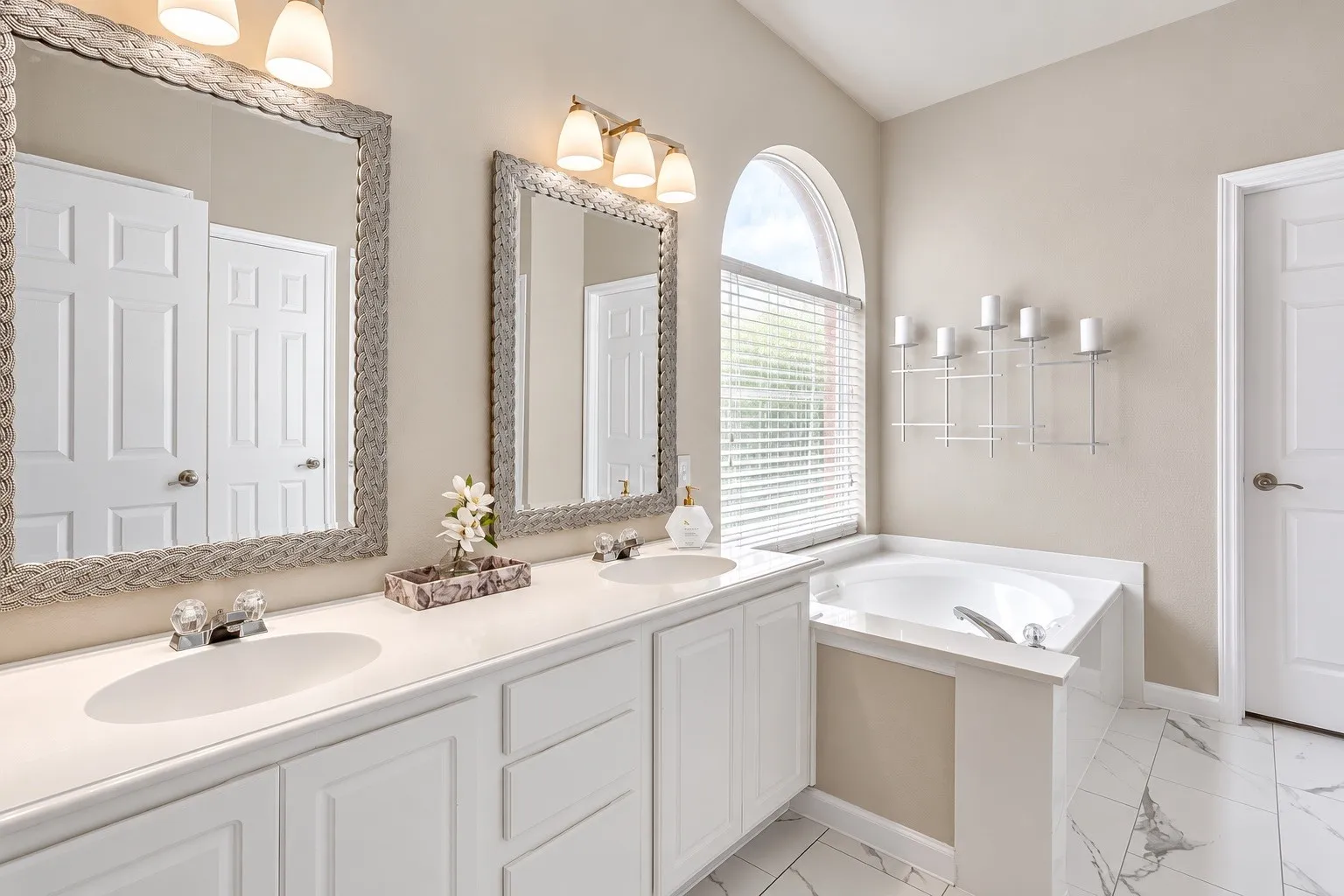 Primary Bath of 4408 Chris Dr, Keller TX 76244