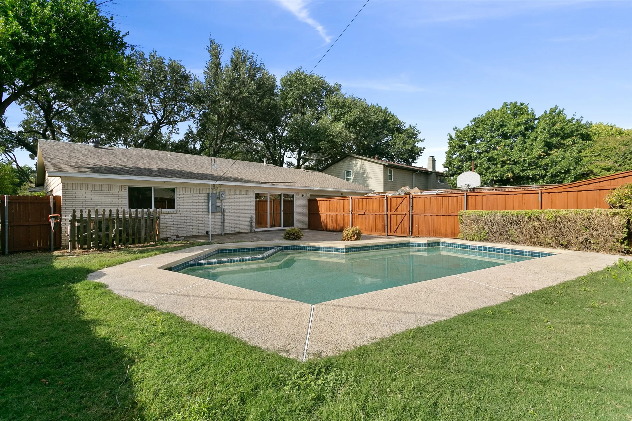 Single Family Residence For Rent in Collin County , 406 Pleasant Valley Lane, Richardson, Texas 75080, 4 Bedroom, 2 Bathroom, 2 Garage spaces, 1,616 Sqft, built in 1970, mls#21318867, Real Estate Agent in Richardson, Homes For Rent in Collin county, Homes For Rent in Richardson, Realtor in Richardson Texas, Real Estate Brokerage Independent Realty Texas, Luminita Cordes Realtor