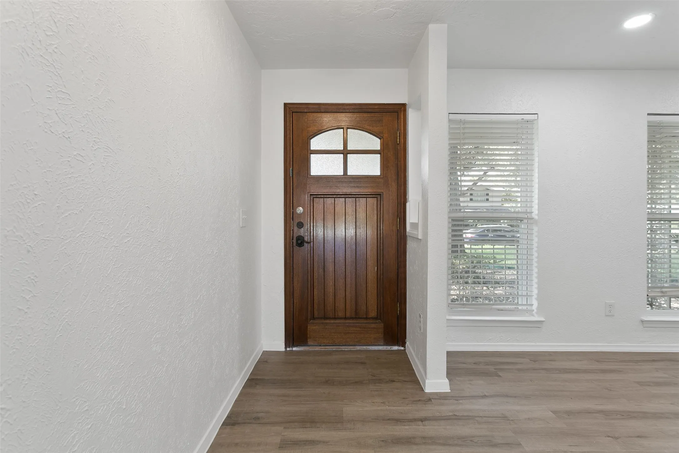 Single Family Residence For Rent in Collin County , 406 Pleasant Valley Lane, Richardson, Texas 75080, 4 Bedroom, 2 Bathroom, 2 Garage spaces, 1,616 Sqft, built in 1970, mls#21318867, Real Estate Agent in Richardson, Homes For Rent in Collin county, Homes For Rent in Richardson, Realtor in Richardson Texas, Real Estate Brokerage Independent Realty Texas, Luminita Cordes Realtor