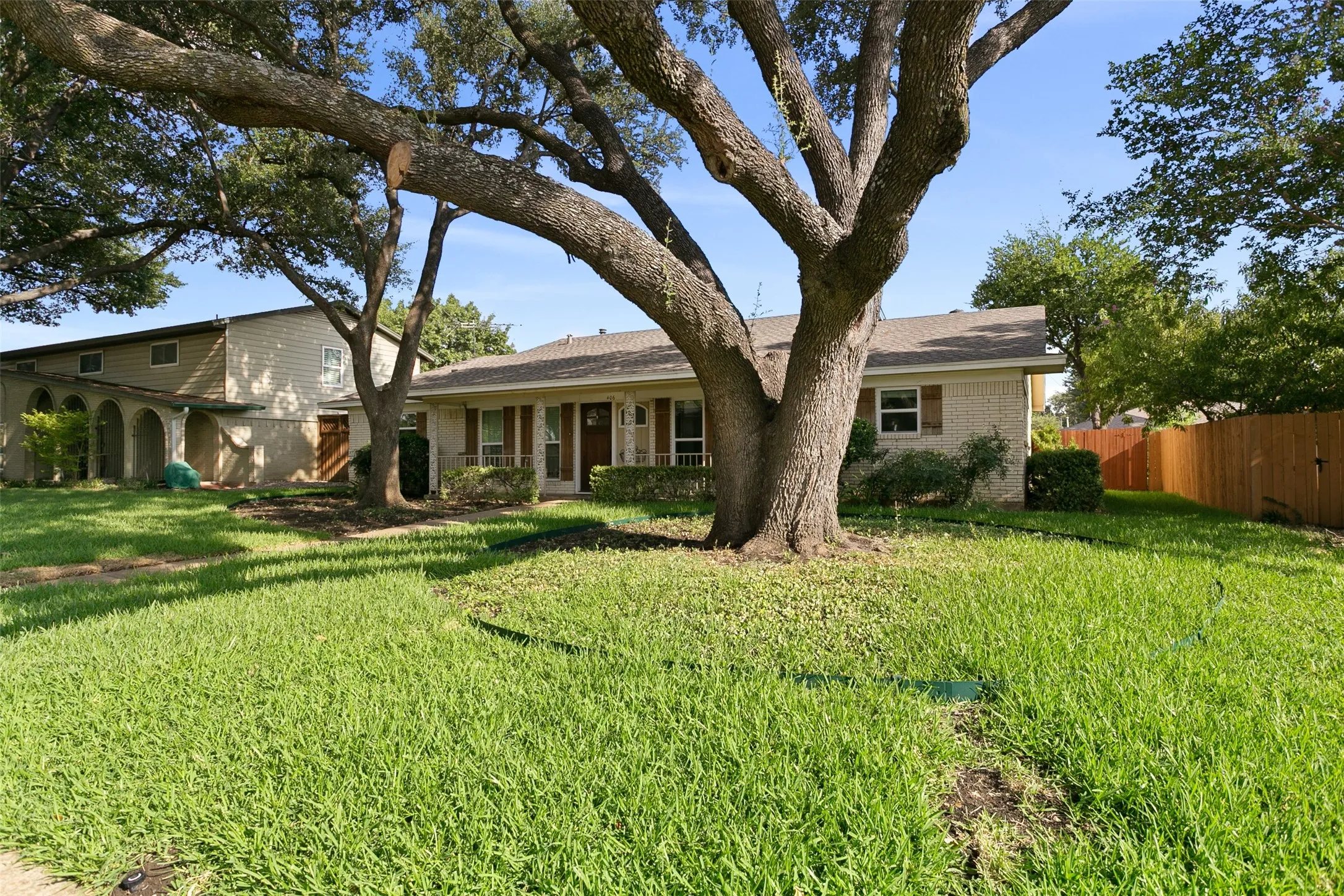 Single Family Residence For Rent in Collin County , 406 Pleasant Valley Lane, Richardson, Texas 75080, 4 Bedroom, 2 Bathroom, 2 Garage spaces, 1,616 Sqft, built in 1970, mls#21318867, Real Estate Agent in Richardson, Homes For Rent in Collin county, Homes For Rent in Richardson, Realtor in Richardson Texas, Real Estate Brokerage Independent Realty Texas, Luminita Cordes Realtor