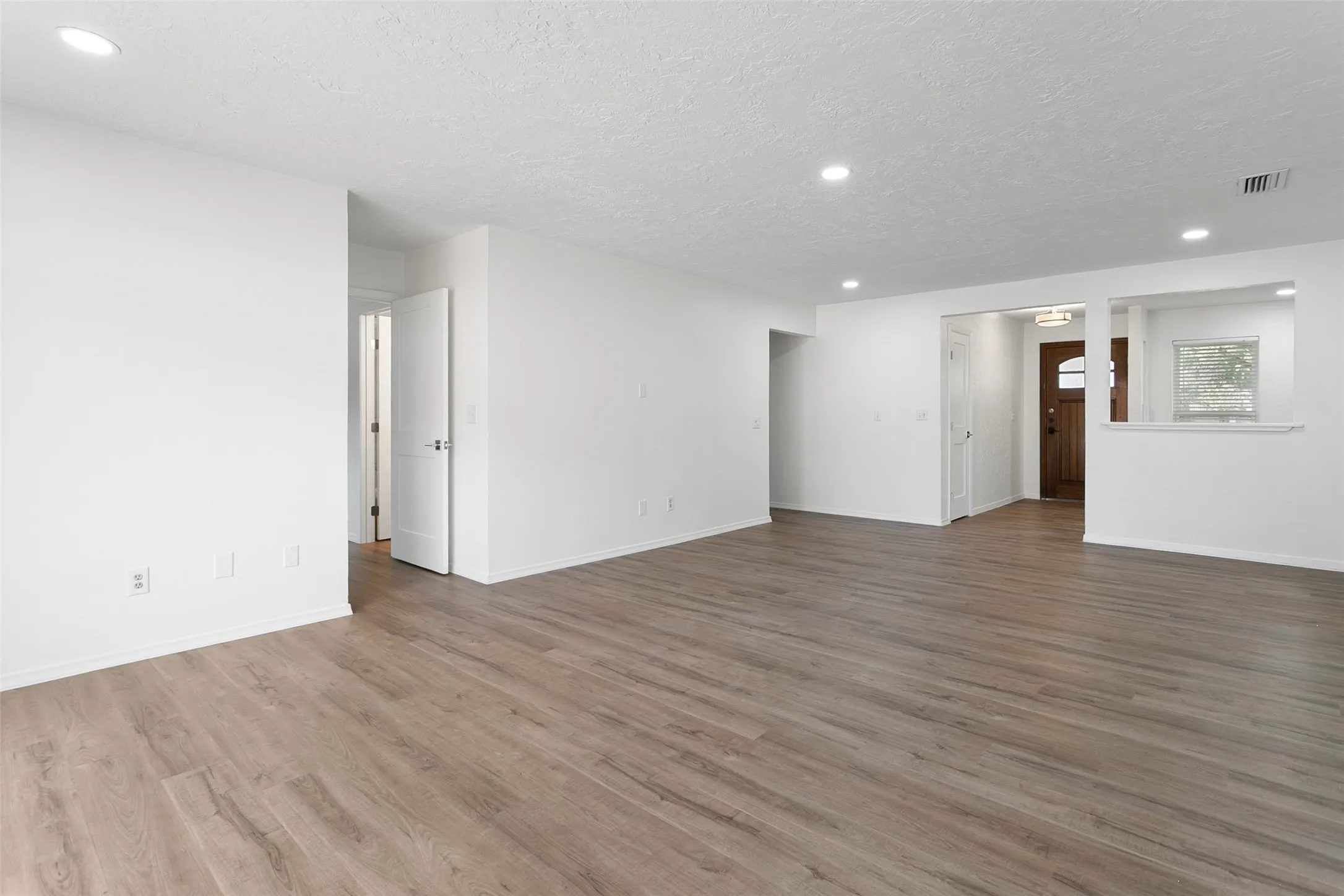 Single Family Residence For Rent in Collin County , 406 Pleasant Valley Lane, Richardson, Texas 75080, 4 Bedroom, 2 Bathroom, 2 Garage spaces, 1,616 Sqft, built in 1970, mls#21318867, Real Estate Agent in Richardson, Homes For Rent in Collin county, Homes For Rent in Richardson, Realtor in Richardson Texas, Real Estate Brokerage Independent Realty Texas, Luminita Cordes Realtor