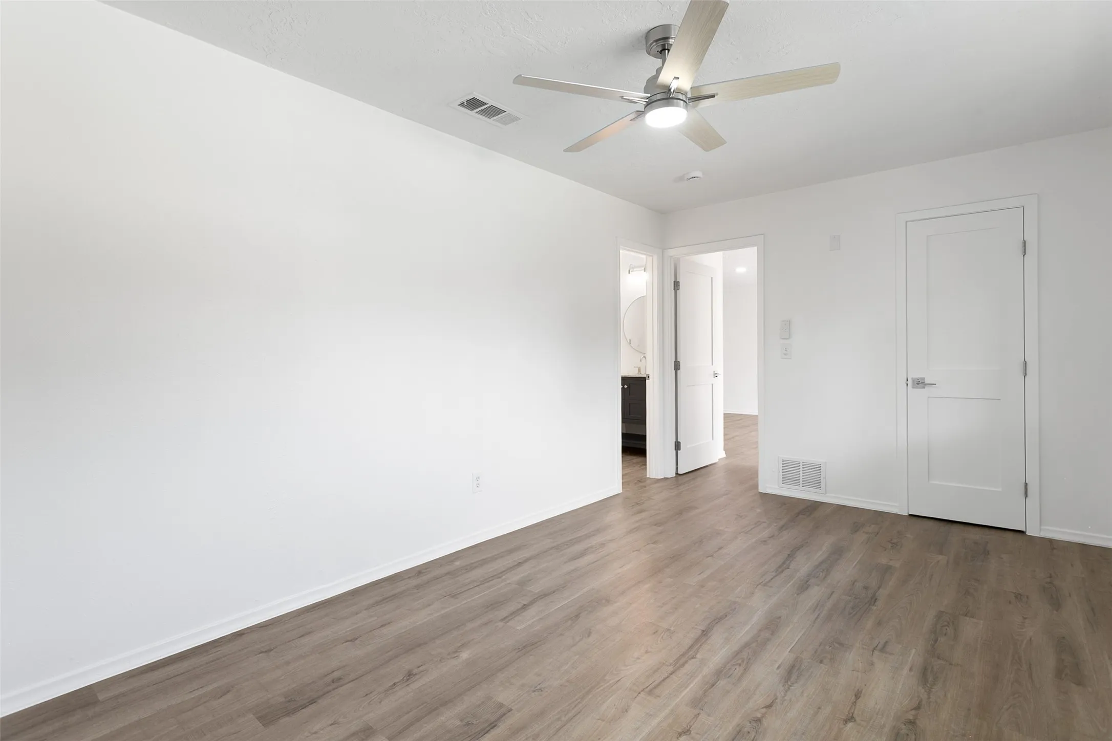 Single Family Residence For Rent in Collin County , 406 Pleasant Valley Lane, Richardson, Texas 75080, 4 Bedroom, 2 Bathroom, 2 Garage spaces, 1,616 Sqft, built in 1970, mls#21318867, Real Estate Agent in Richardson, Homes For Rent in Collin county, Homes For Rent in Richardson, Realtor in Richardson Texas, Real Estate Brokerage Independent Realty Texas, Luminita Cordes Realtor