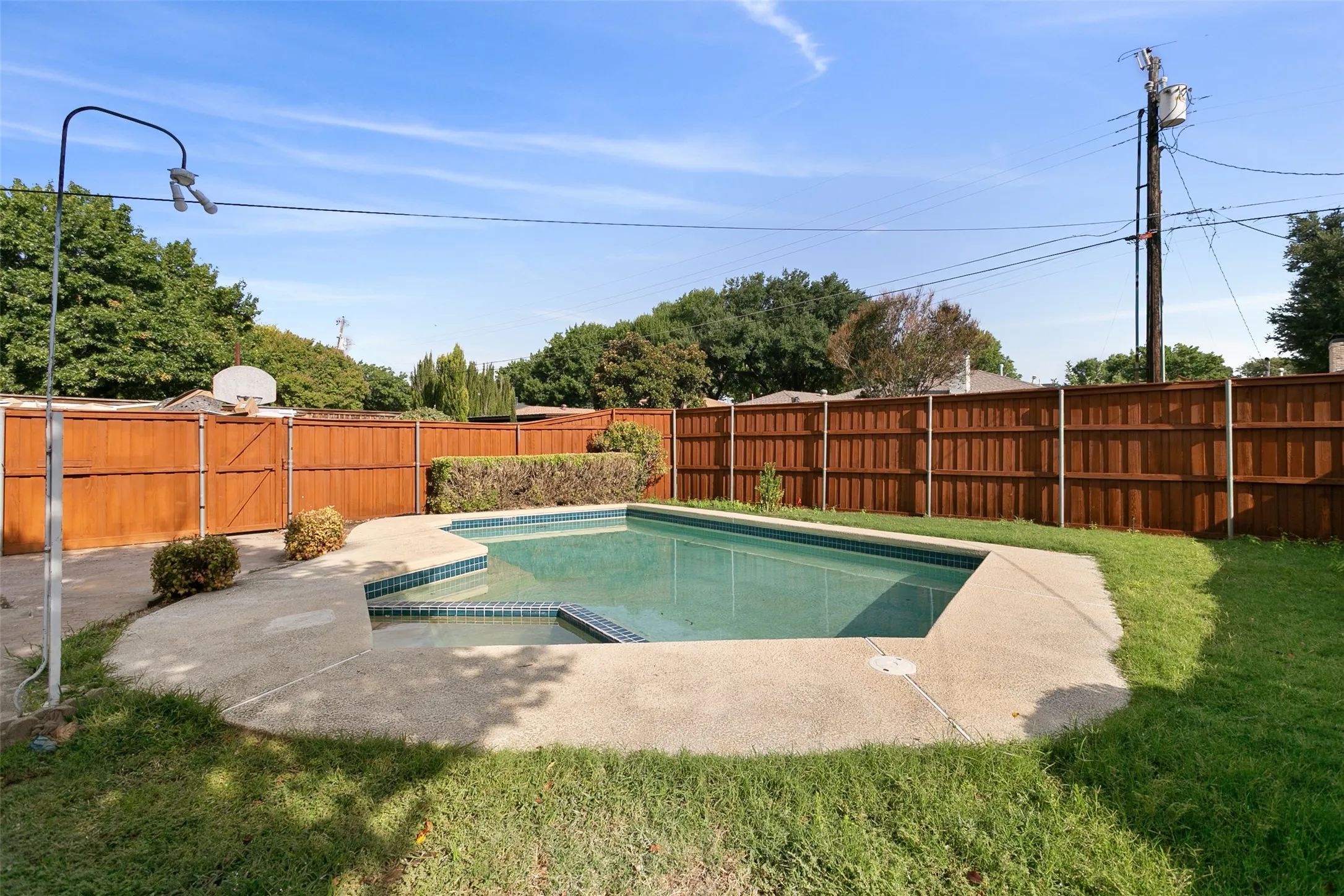 Single Family Residence For Rent in Collin County , 406 Pleasant Valley Lane, Richardson, Texas 75080, 4 Bedroom, 2 Bathroom, 2 Garage spaces, 1,616 Sqft, built in 1970, mls#21318867, Real Estate Agent in Richardson, Homes For Rent in Collin county, Homes For Rent in Richardson, Realtor in Richardson Texas, Real Estate Brokerage Independent Realty Texas, Luminita Cordes Realtor