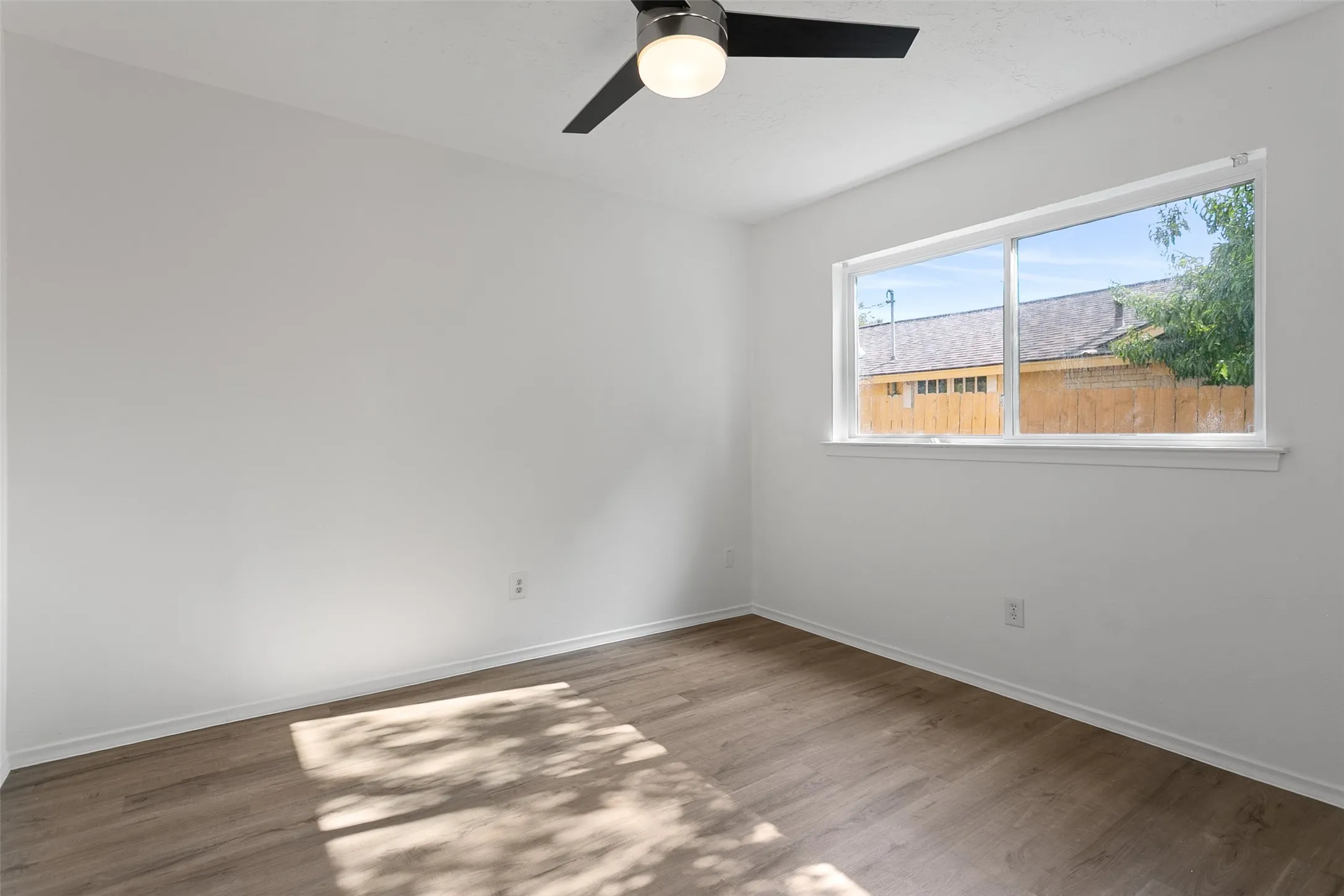 Single Family Residence For Rent in Collin County , 406 Pleasant Valley Lane, Richardson, Texas 75080, 4 Bedroom, 2 Bathroom, 2 Garage spaces, 1,616 Sqft, built in 1970, mls#21318867, Real Estate Agent in Richardson, Homes For Rent in Collin county, Homes For Rent in Richardson, Realtor in Richardson Texas, Real Estate Brokerage Independent Realty Texas, Luminita Cordes Realtor