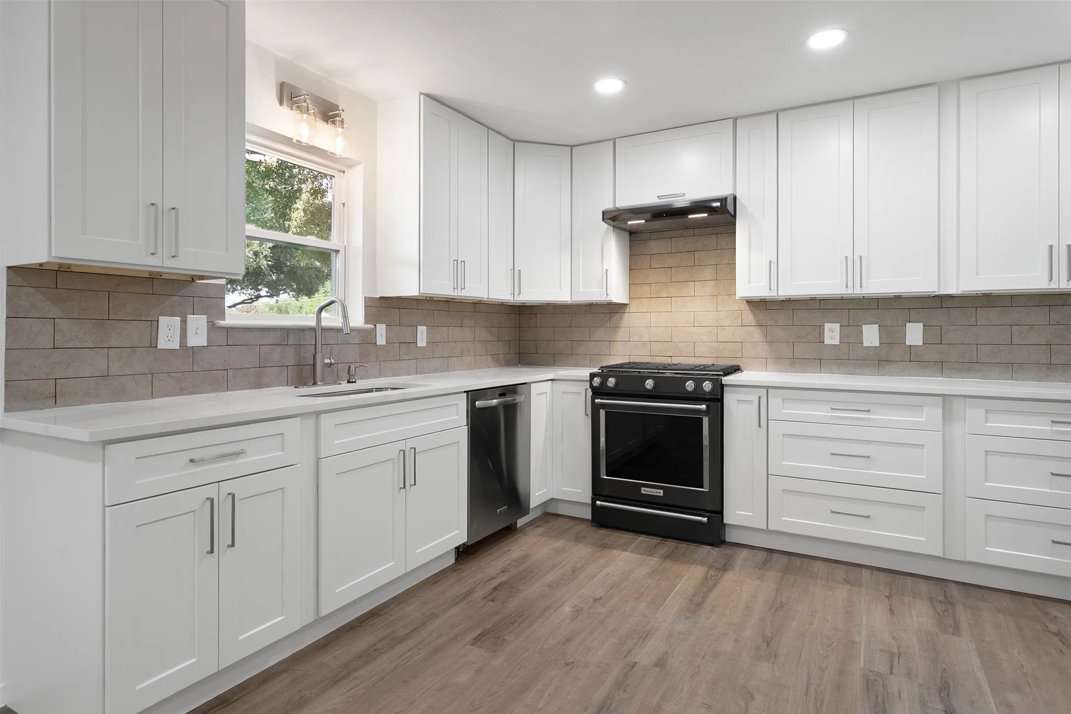 Single Family Residence For Rent in Collin County , 406 Pleasant Valley Lane, Richardson, Texas 75080, 4 Bedroom, 2 Bathroom, 2 Garage spaces, 1,616 Sqft, built in 1970, mls#21318867, Real Estate Agent in Richardson, Homes For Rent in Collin county, Homes For Rent in Richardson, Realtor in Richardson Texas, Real Estate Brokerage Independent Realty Texas, Luminita Cordes Realtor