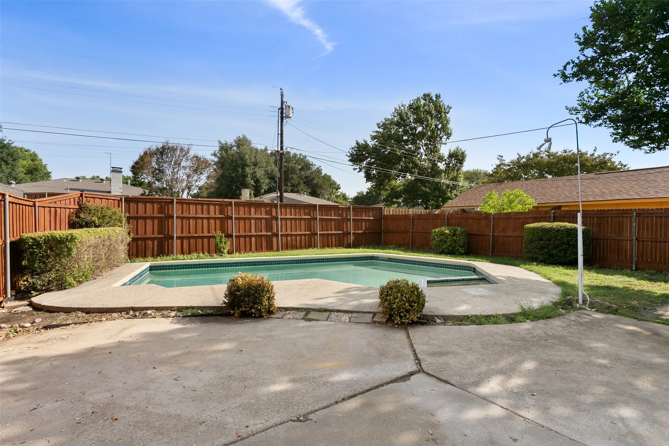 Single Family Residence For Rent in Collin County , 406 Pleasant Valley Lane, Richardson, Texas 75080, 4 Bedroom, 2 Bathroom, 2 Garage spaces, 1,616 Sqft, built in 1970, mls#21318867, Real Estate Agent in Richardson, Homes For Rent in Collin county, Homes For Rent in Richardson, Realtor in Richardson Texas, Real Estate Brokerage Independent Realty Texas, Luminita Cordes Realtor