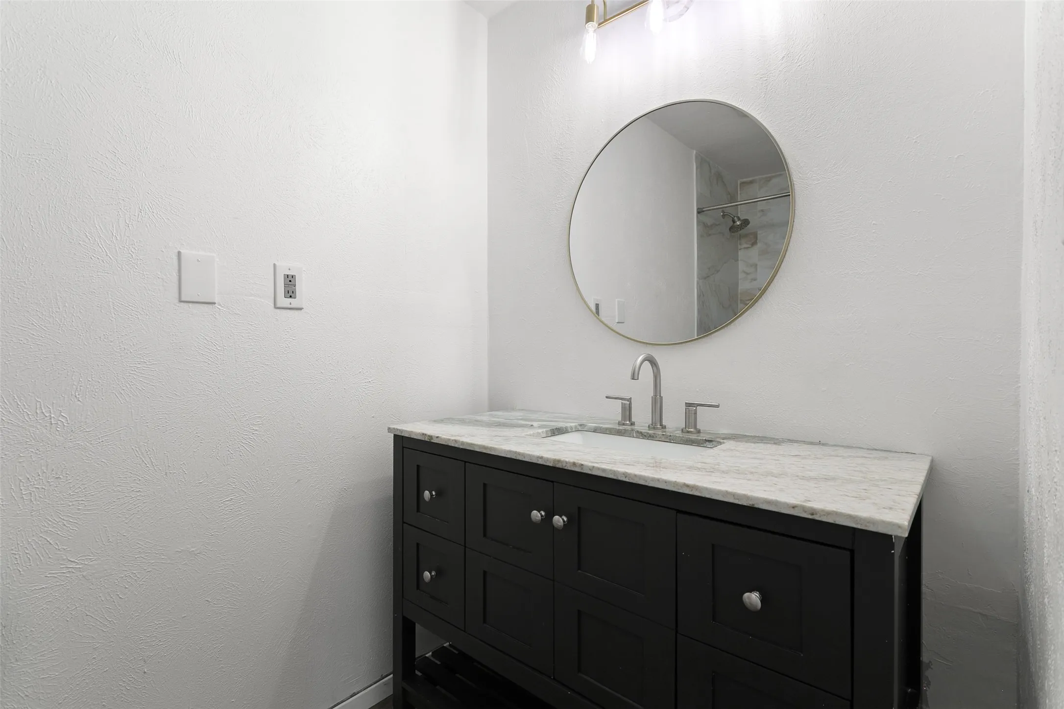 Single Family Residence For Rent in Collin County , 406 Pleasant Valley Lane, Richardson, Texas 75080, 4 Bedroom, 2 Bathroom, 2 Garage spaces, 1,616 Sqft, built in 1970, mls#21318867, Real Estate Agent in Richardson, Homes For Rent in Collin county, Homes For Rent in Richardson, Realtor in Richardson Texas, Real Estate Brokerage Independent Realty Texas, Luminita Cordes Realtor