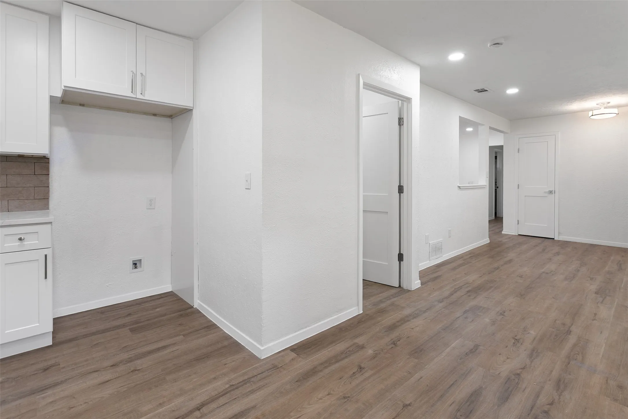 Single Family Residence For Rent in Collin County , 406 Pleasant Valley Lane, Richardson, Texas 75080, 4 Bedroom, 2 Bathroom, 2 Garage spaces, 1,616 Sqft, built in 1970, mls#21318867, Real Estate Agent in Richardson, Homes For Rent in Collin county, Homes For Rent in Richardson, Realtor in Richardson Texas, Real Estate Brokerage Independent Realty Texas, Luminita Cordes Realtor