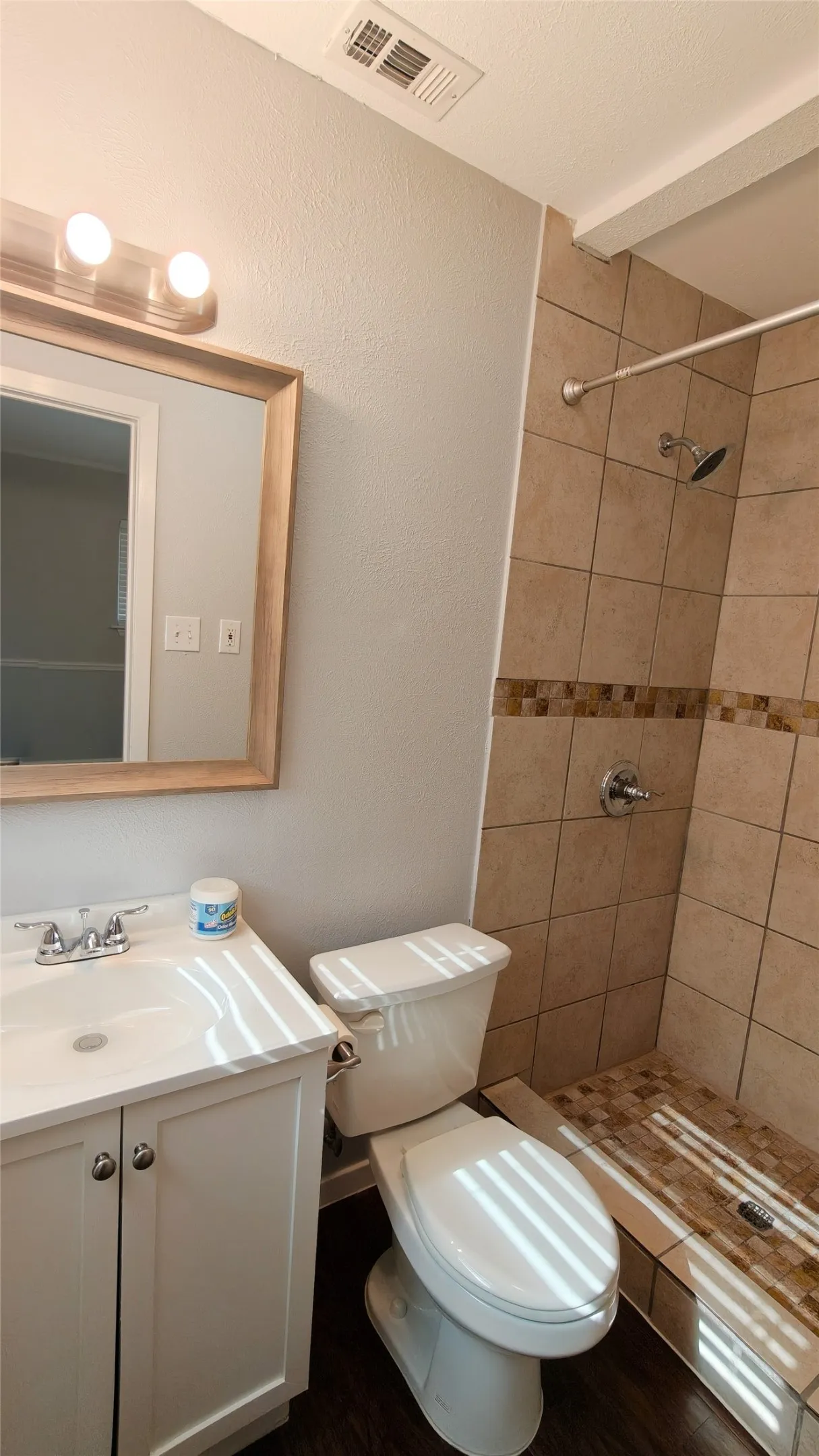 Primary bedroom onsuite bathroom