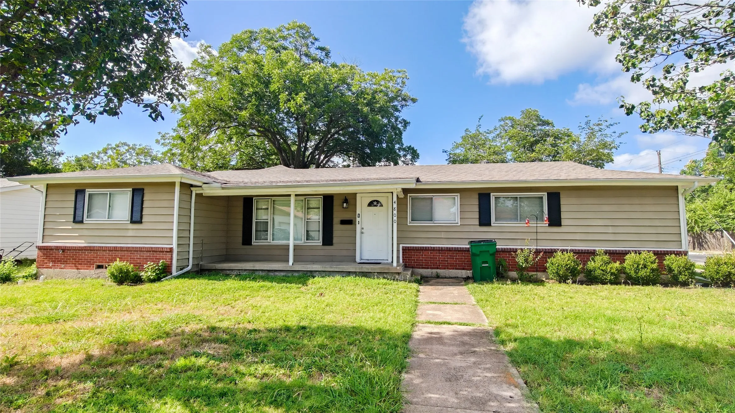 Single Family Residence For Rent in Tarrant County , 4800 Sabelle Lane, Haltom City, Texas 76117, 3 Bedroom, 2 Bathroom, 2 Garage spaces, 1,676 Sqft, built in 1957, Price $1,950, mls#21318676, Real Estate Agent in Haltom City, Homes For Rent in Tarrant county, Homes For Rent in Haltom City, Realtor in Haltom City Texas, Real Estate Brokerage Independent Realty Texas, Luminita Cordes Realtor
