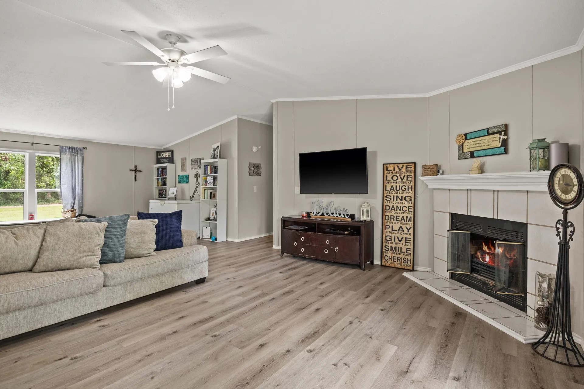 Manufactured Home For Sale in Titus County , 350 County Road 4030, Mt Pleasant, Texas 75455, 5 Bedrooms, 3 Bathrooms, Garage spaces, 2,108 Sqft, built in 1995, Price $225,000, mls#21318857, Real Estate Agent in Mt Pleasant, Homes For Sale in Titus county, Homes For Sale in Mt Pleasant, Realtor in Mt Pleasant Texas, Real Estate Brokerage Independent Realty Texas, Luminita Cordes Realtor