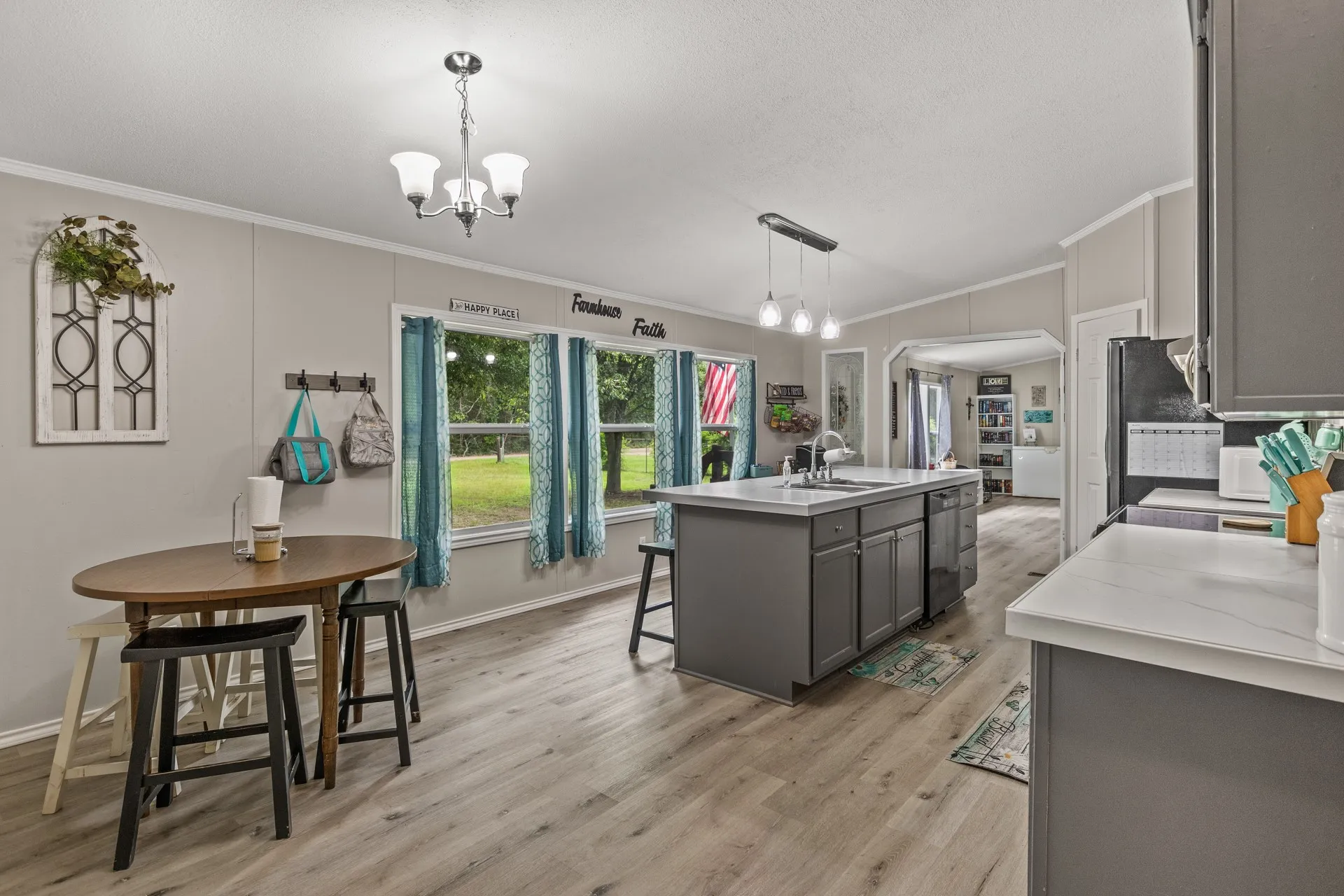Manufactured Home For Sale in Titus County , 350 County Road 4030, Mt Pleasant, Texas 75455, 5 Bedrooms, 3 Bathrooms, Garage spaces, 2,108 Sqft, built in 1995, Price $225,000, mls#21318857, Real Estate Agent in Mt Pleasant, Homes For Sale in Titus county, Homes For Sale in Mt Pleasant, Realtor in Mt Pleasant Texas, Real Estate Brokerage Independent Realty Texas, Luminita Cordes Realtor