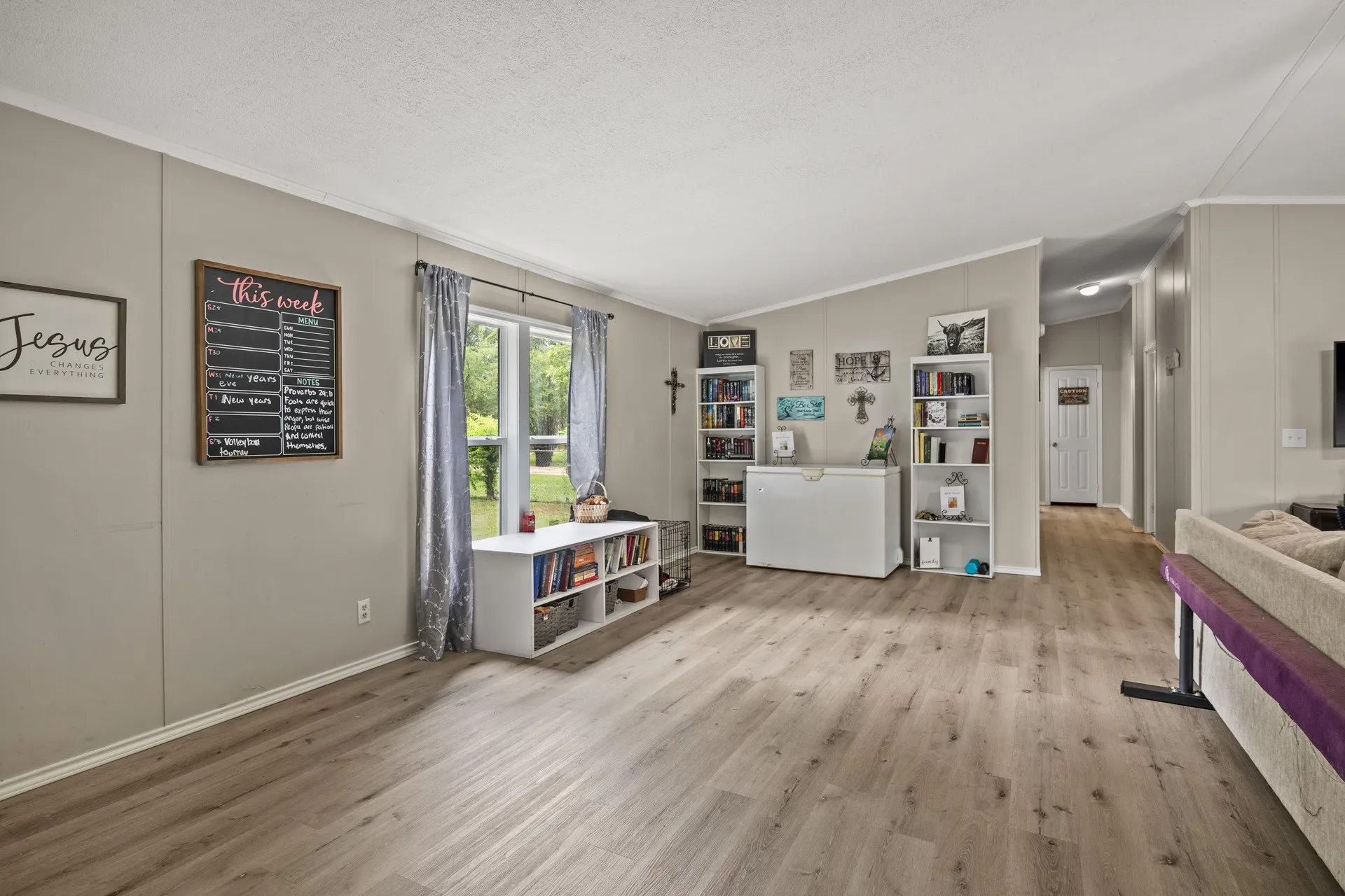 Manufactured Home For Sale in Titus County , 350 County Road 4030, Mt Pleasant, Texas 75455, 5 Bedrooms, 3 Bathrooms, Garage spaces, 2,108 Sqft, built in 1995, Price $225,000, mls#21318857, Real Estate Agent in Mt Pleasant, Homes For Sale in Titus county, Homes For Sale in Mt Pleasant, Realtor in Mt Pleasant Texas, Real Estate Brokerage Independent Realty Texas, Luminita Cordes Realtor