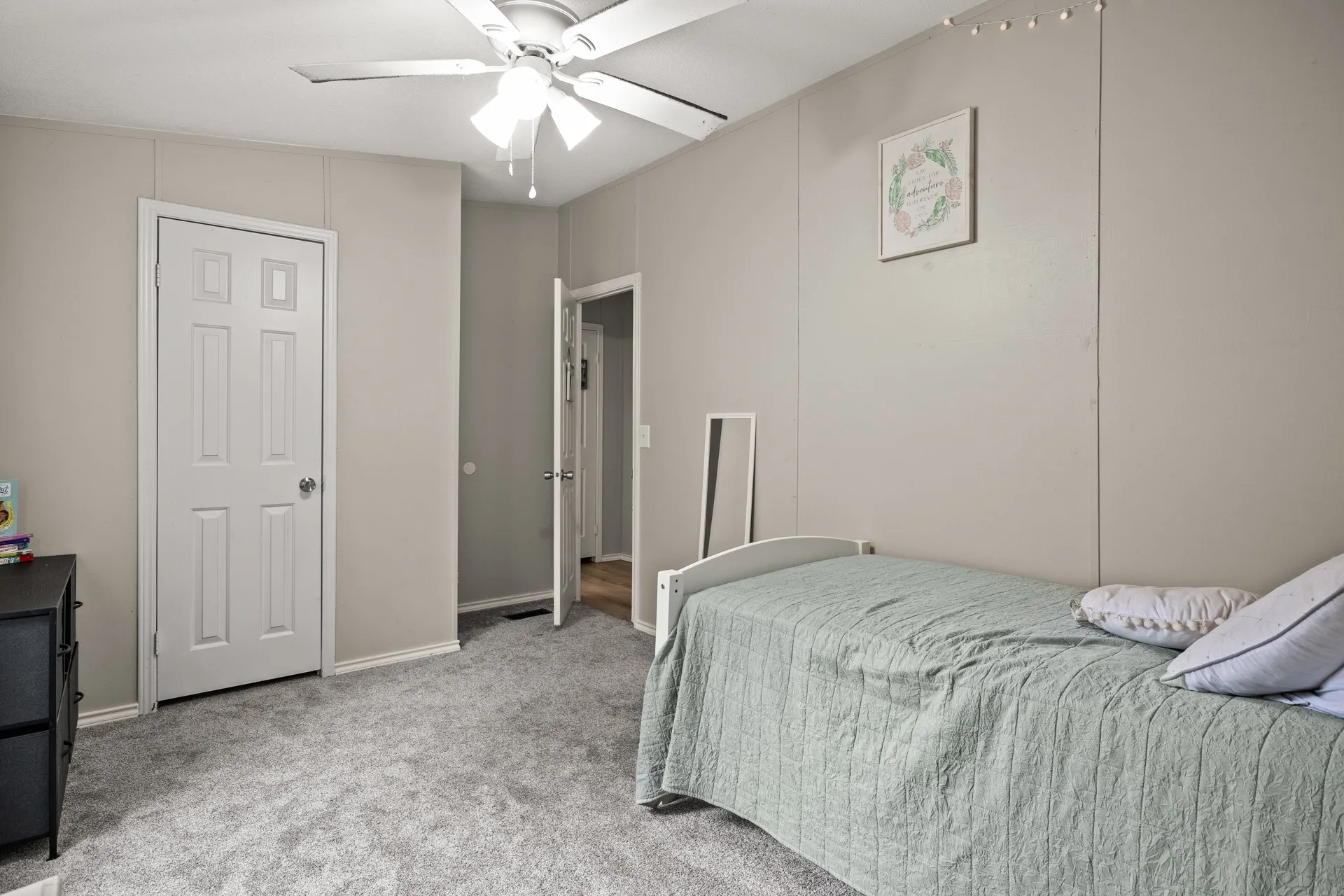 Manufactured Home For Sale in Titus County , 350 County Road 4030, Mt Pleasant, Texas 75455, 5 Bedrooms, 3 Bathrooms, Garage spaces, 2,108 Sqft, built in 1995, Price $225,000, mls#21318857, Real Estate Agent in Mt Pleasant, Homes For Sale in Titus county, Homes For Sale in Mt Pleasant, Realtor in Mt Pleasant Texas, Real Estate Brokerage Independent Realty Texas, Luminita Cordes Realtor
