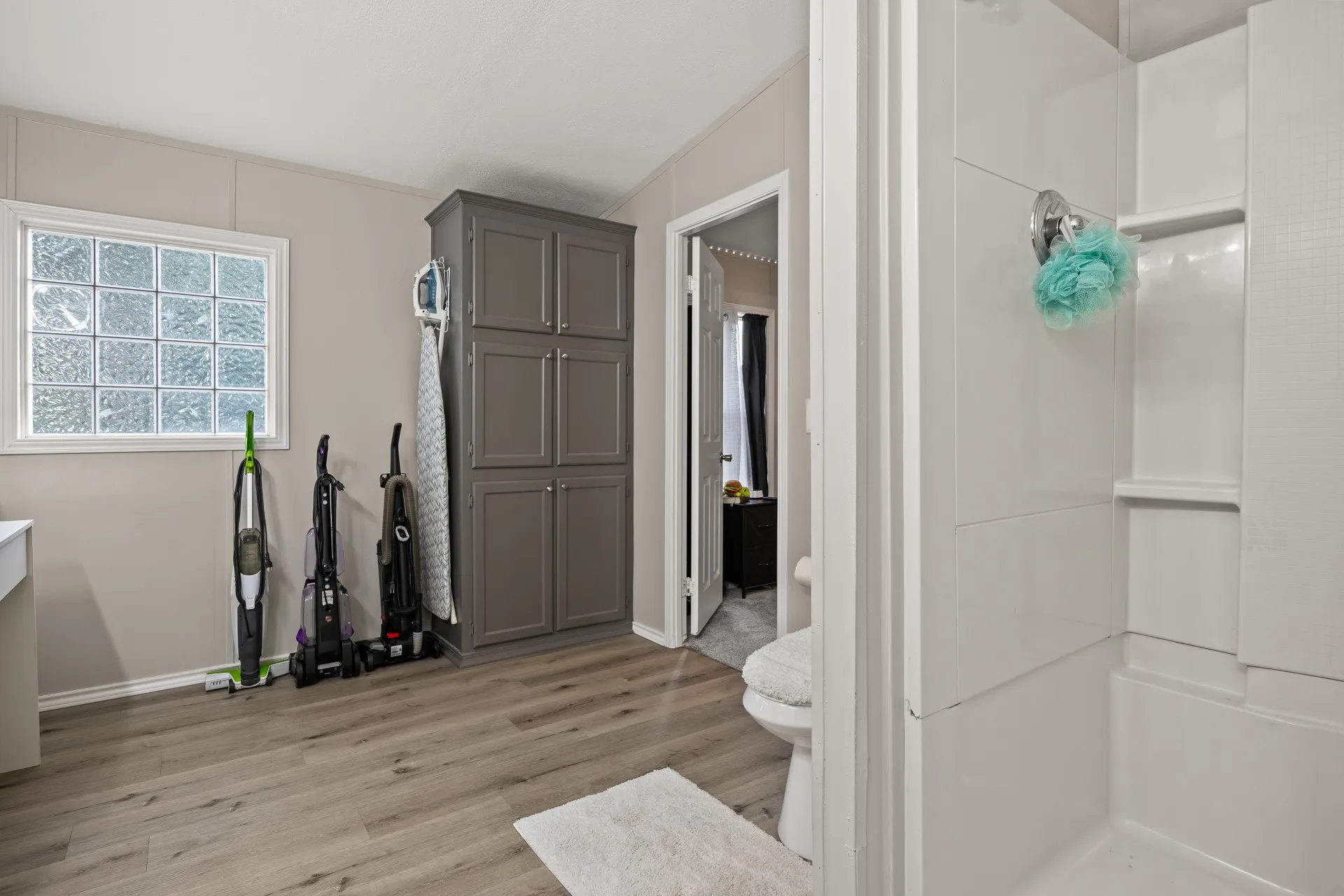 Manufactured Home For Sale in Titus County , 350 County Road 4030, Mt Pleasant, Texas 75455, 5 Bedrooms, 3 Bathrooms, Garage spaces, 2,108 Sqft, built in 1995, Price $225,000, mls#21318857, Real Estate Agent in Mt Pleasant, Homes For Sale in Titus county, Homes For Sale in Mt Pleasant, Realtor in Mt Pleasant Texas, Real Estate Brokerage Independent Realty Texas, Luminita Cordes Realtor