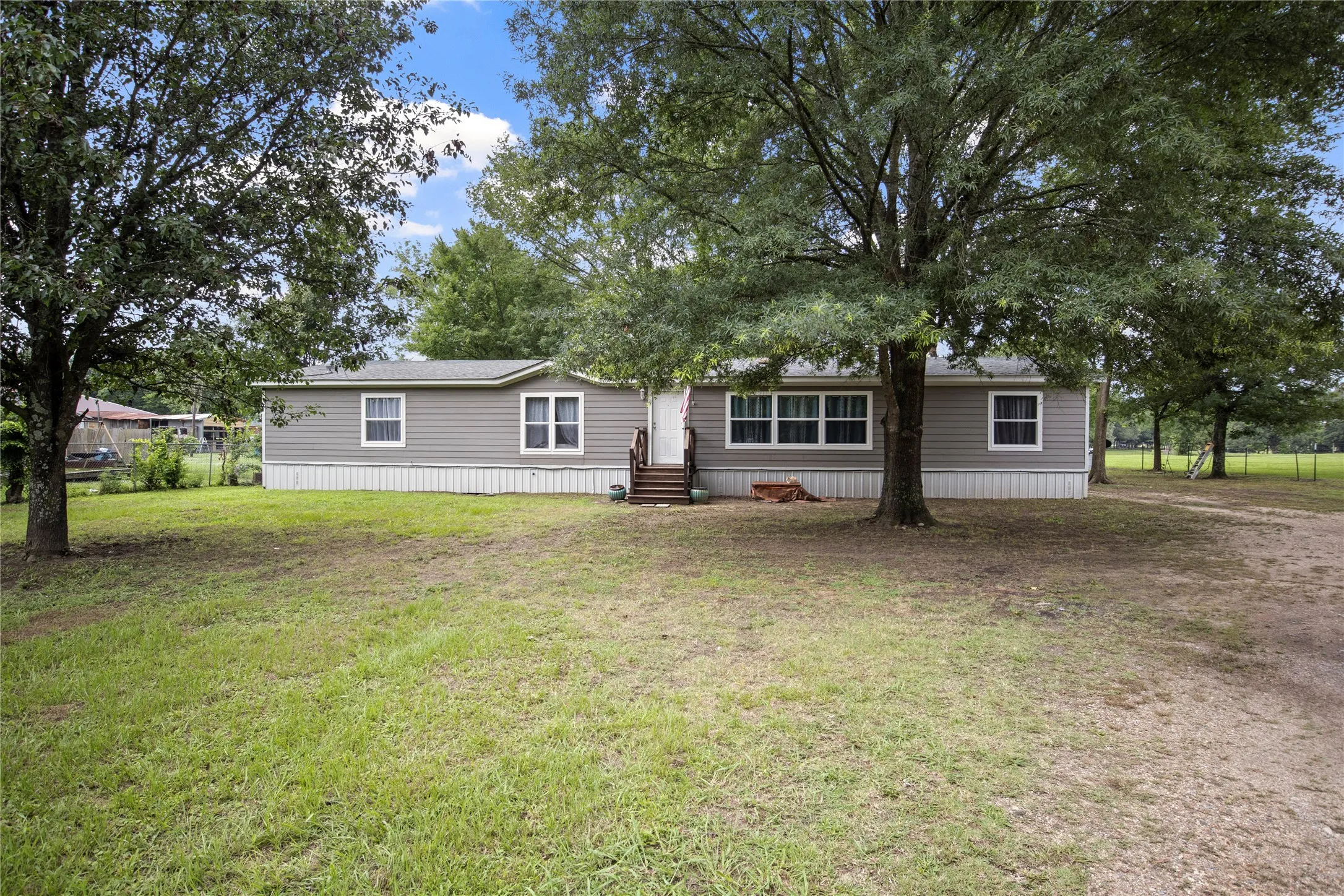 Manufactured Home For Sale in Titus County , 350 County Road 4030, Mt Pleasant, Texas 75455, 5 Bedrooms, 3 Bathrooms, Garage spaces, 2,108 Sqft, built in 1995, Price $225,000, mls#21318857, Real Estate Agent in Mt Pleasant, Homes For Sale in Titus county, Homes For Sale in Mt Pleasant, Realtor in Mt Pleasant Texas, Real Estate Brokerage Independent Realty Texas, Luminita Cordes Realtor
