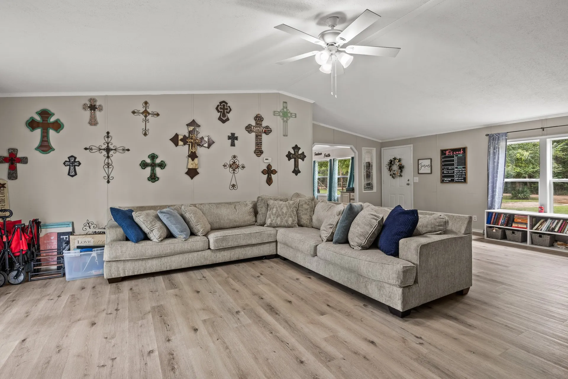 Manufactured Home For Sale in Titus County , 350 County Road 4030, Mt Pleasant, Texas 75455, 5 Bedrooms, 3 Bathrooms, Garage spaces, 2,108 Sqft, built in 1995, Price $225,000, mls#21318857, Real Estate Agent in Mt Pleasant, Homes For Sale in Titus county, Homes For Sale in Mt Pleasant, Realtor in Mt Pleasant Texas, Real Estate Brokerage Independent Realty Texas, Luminita Cordes Realtor