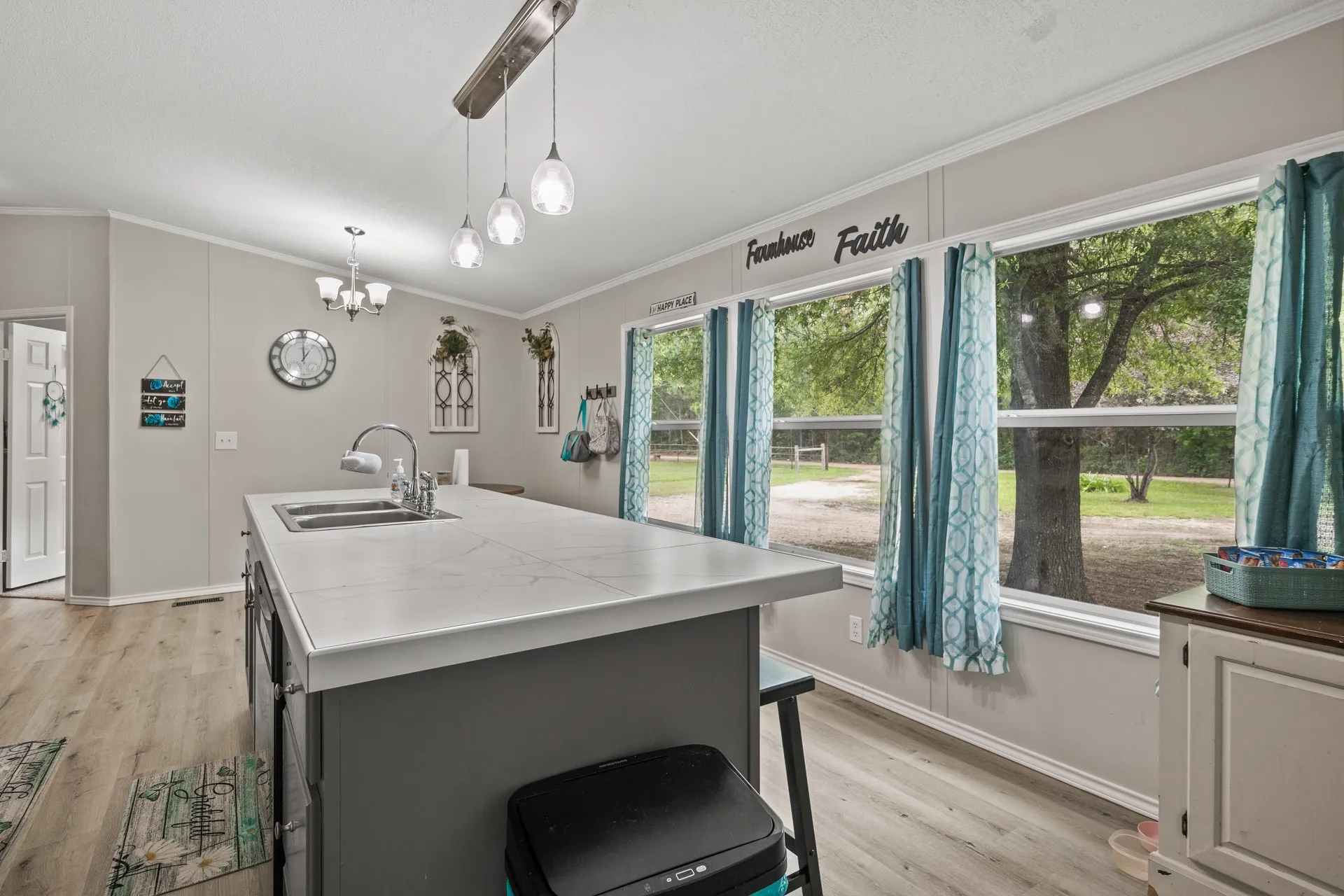Manufactured Home For Sale in Titus County , 350 County Road 4030, Mt Pleasant, Texas 75455, 5 Bedrooms, 3 Bathrooms, Garage spaces, 2,108 Sqft, built in 1995, Price $225,000, mls#21318857, Real Estate Agent in Mt Pleasant, Homes For Sale in Titus county, Homes For Sale in Mt Pleasant, Realtor in Mt Pleasant Texas, Real Estate Brokerage Independent Realty Texas, Luminita Cordes Realtor