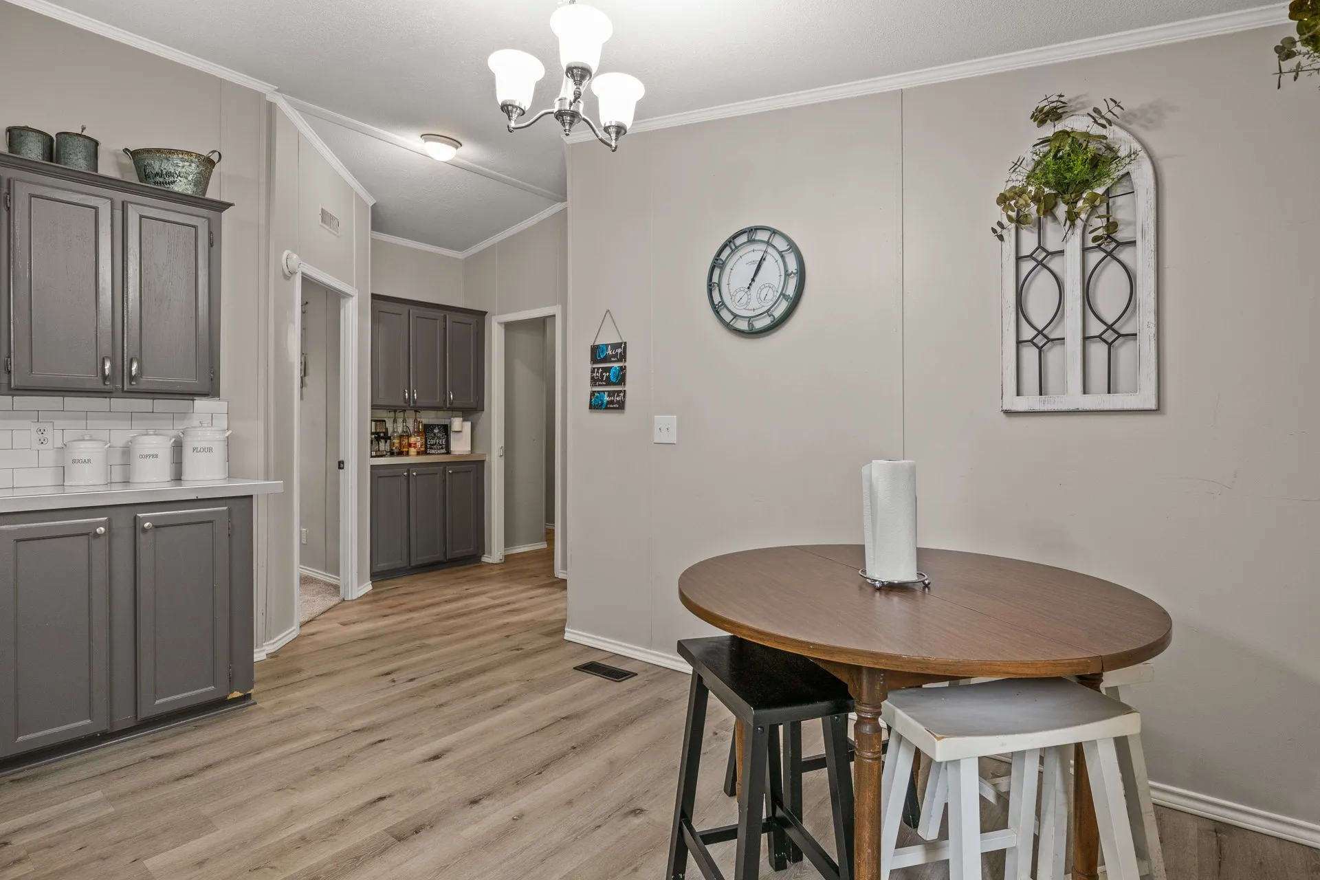 Manufactured Home For Sale in Titus County , 350 County Road 4030, Mt Pleasant, Texas 75455, 5 Bedrooms, 3 Bathrooms, Garage spaces, 2,108 Sqft, built in 1995, Price $225,000, mls#21318857, Real Estate Agent in Mt Pleasant, Homes For Sale in Titus county, Homes For Sale in Mt Pleasant, Realtor in Mt Pleasant Texas, Real Estate Brokerage Independent Realty Texas, Luminita Cordes Realtor