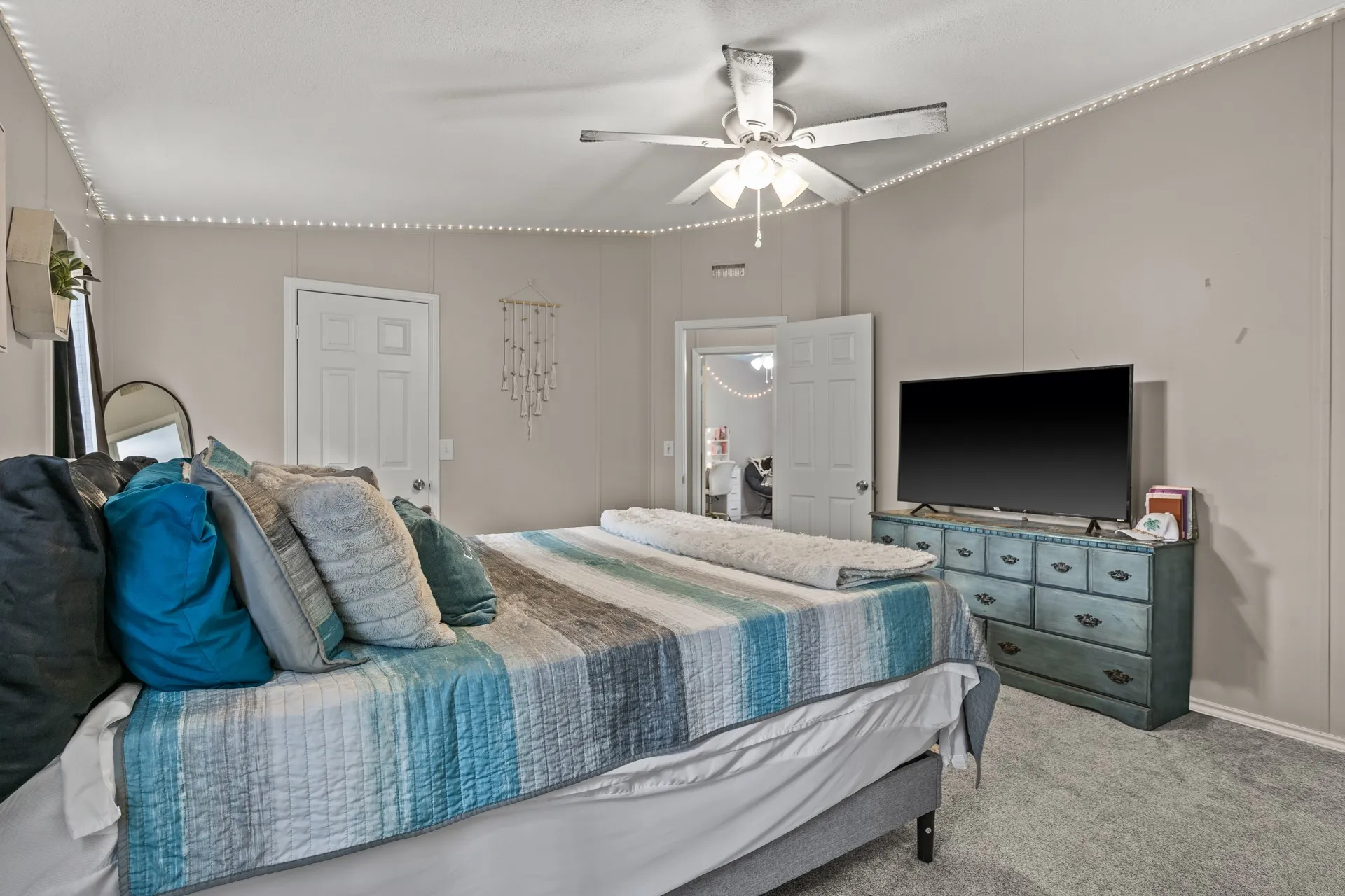 Manufactured Home For Sale in Titus County , 350 County Road 4030, Mt Pleasant, Texas 75455, 5 Bedrooms, 3 Bathrooms, Garage spaces, 2,108 Sqft, built in 1995, Price $225,000, mls#21318857, Real Estate Agent in Mt Pleasant, Homes For Sale in Titus county, Homes For Sale in Mt Pleasant, Realtor in Mt Pleasant Texas, Real Estate Brokerage Independent Realty Texas, Luminita Cordes Realtor