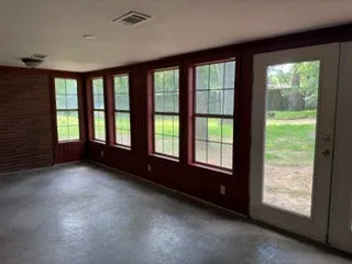 Single Family Residence For Sale in Navarro County , 1906 E Beverly Drive, Corsicana, Texas 75110, 2 Bedroom, 1 Bathroom, 2 Garage spaces, 1,500 Sqft, built in 1960, mls#21318876, Real Estate Agent in Corsicana, Homes For Sale in Navarro county, Homes For Sale in Corsicana, Realtor in Corsicana Texas, Real Estate Brokerage Independent Realty Texas, Luminita Cordes Realtor