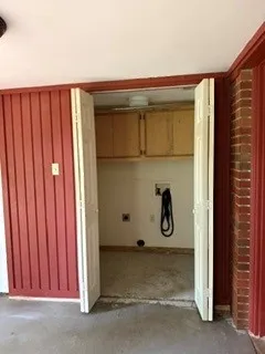 Single Family Residence For Sale in Navarro County , 1906 E Beverly Drive, Corsicana, Texas 75110, 2 Bedroom, 1 Bathroom, 2 Garage spaces, 1,500 Sqft, built in 1960, mls#21318876, Real Estate Agent in Corsicana, Homes For Sale in Navarro county, Homes For Sale in Corsicana, Realtor in Corsicana Texas, Real Estate Brokerage Independent Realty Texas, Luminita Cordes Realtor