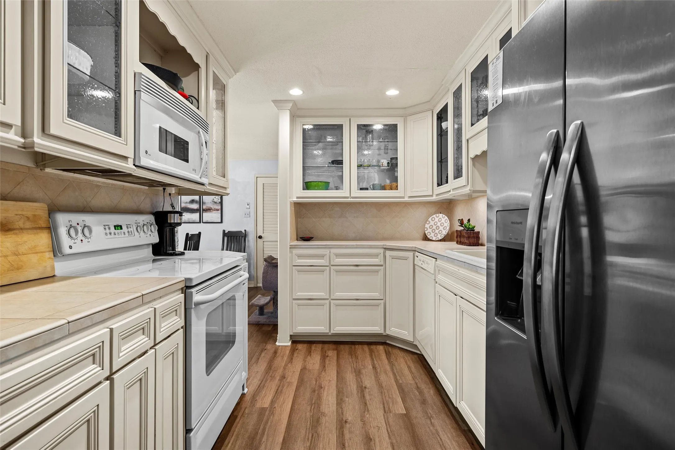 Single Family Residence For Sale in Mc Lennan County , 49 Sugar Creek, Woodway, Texas 76712, 4 Bedroom, 3 Bathroom, 2 Garage spaces, 2,499 Sqft, built in 1978, mls#21318895, Real Estate Agent in Woodway, Homes For Sale in Mc Lennan county, Homes For Sale in Woodway, Realtor in Woodway Texas, Real Estate Brokerage Independent Realty Texas, Luminita Cordes Realtor