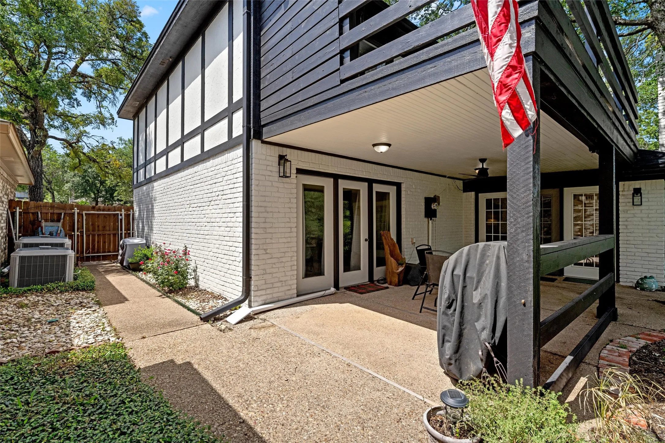 Single Family Residence For Sale in Mc Lennan County , 49 Sugar Creek, Woodway, Texas 76712, 4 Bedroom, 3 Bathroom, 2 Garage spaces, 2,499 Sqft, built in 1978, mls#21318895, Real Estate Agent in Woodway, Homes For Sale in Mc Lennan county, Homes For Sale in Woodway, Realtor in Woodway Texas, Real Estate Brokerage Independent Realty Texas, Luminita Cordes Realtor