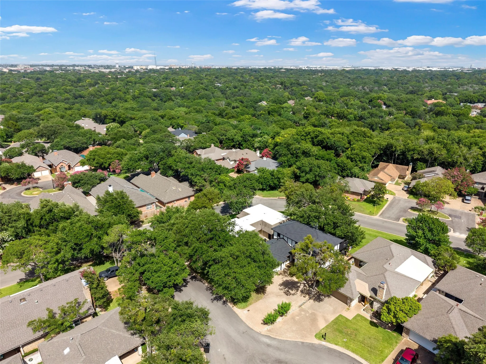 Single Family Residence For Sale in Mc Lennan County , 49 Sugar Creek, Woodway, Texas 76712, 4 Bedroom, 3 Bathroom, 2 Garage spaces, 2,499 Sqft, built in 1978, mls#21318895, Real Estate Agent in Woodway, Homes For Sale in Mc Lennan county, Homes For Sale in Woodway, Realtor in Woodway Texas, Real Estate Brokerage Independent Realty Texas, Luminita Cordes Realtor