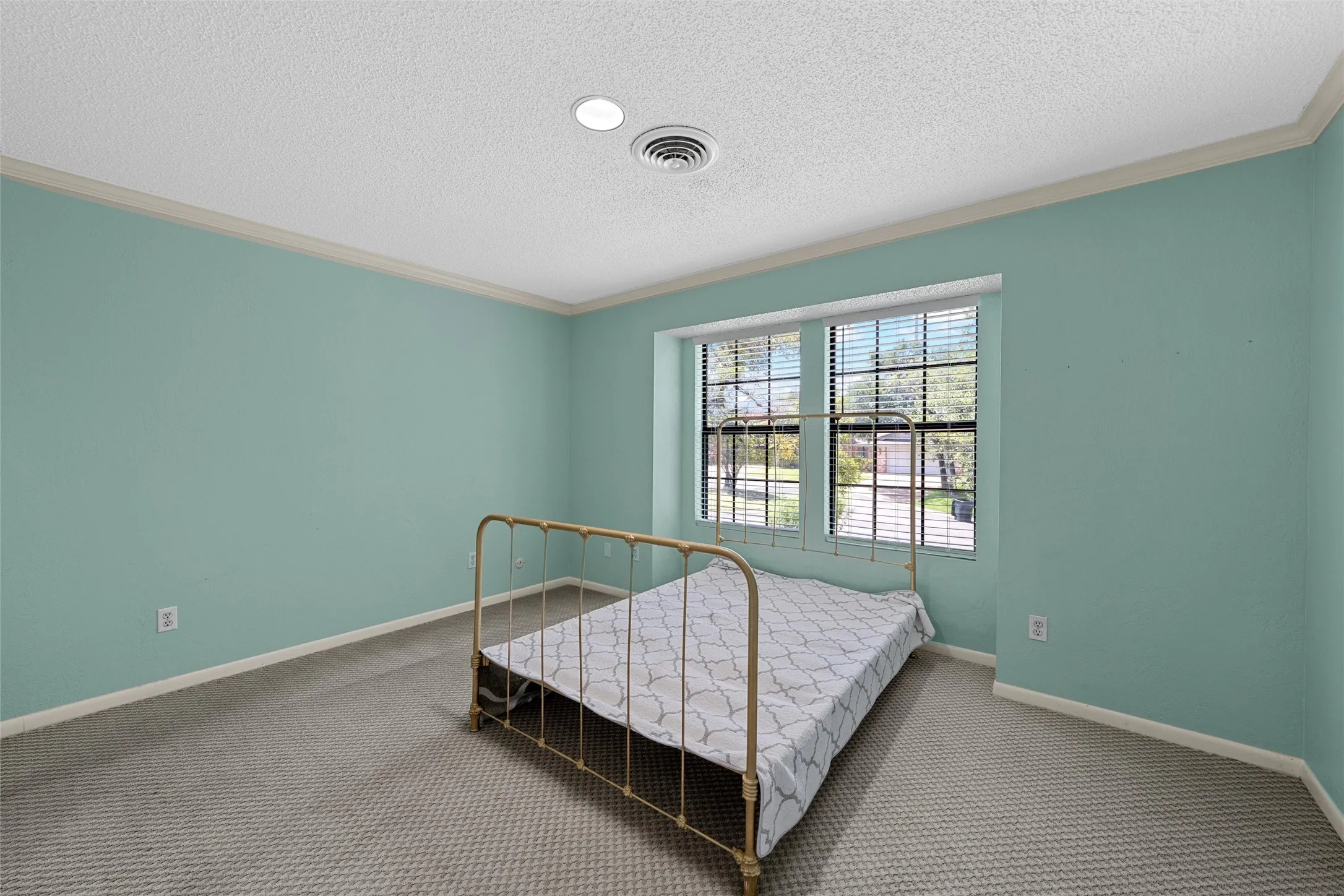 Single Family Residence For Sale in Mc Lennan County , 49 Sugar Creek, Woodway, Texas 76712, 4 Bedroom, 3 Bathroom, 2 Garage spaces, 2,499 Sqft, built in 1978, mls#21318895, Real Estate Agent in Woodway, Homes For Sale in Mc Lennan county, Homes For Sale in Woodway, Realtor in Woodway Texas, Real Estate Brokerage Independent Realty Texas, Luminita Cordes Realtor