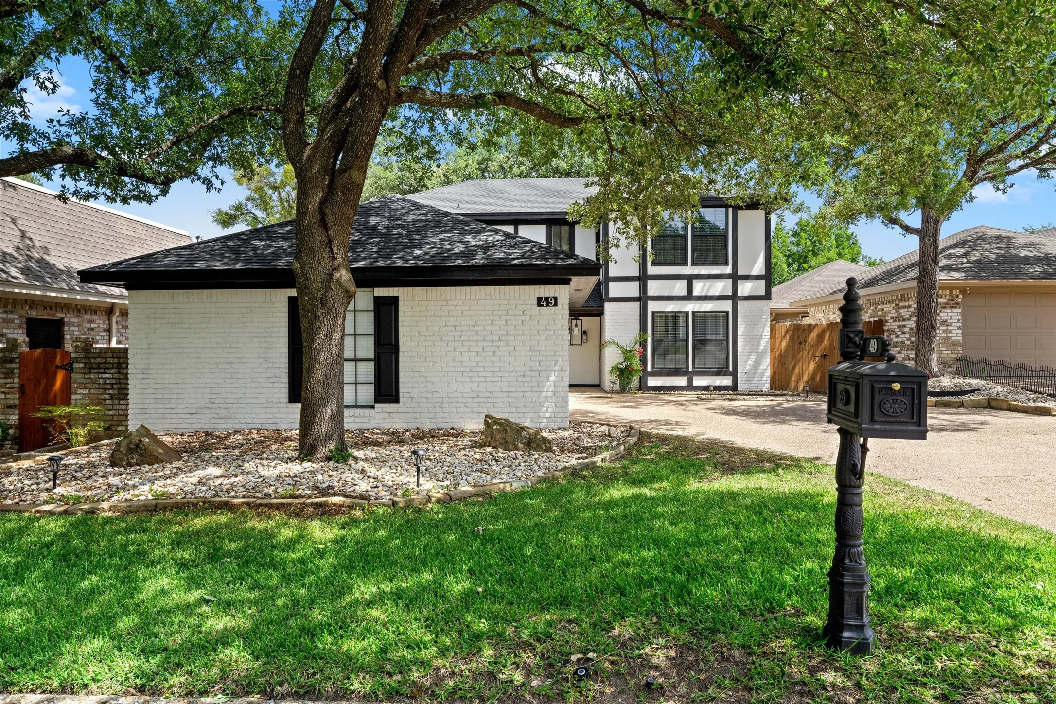 Single Family Residence For Sale in Mc Lennan County , 49 Sugar Creek, Woodway, Texas 76712, 4 Bedroom, 3 Bathroom, 2 Garage spaces, 2,499 Sqft, built in 1978, mls#21318895, Real Estate Agent in Woodway, Homes For Sale in Mc Lennan county, Homes For Sale in Woodway, Realtor in Woodway Texas, Real Estate Brokerage Independent Realty Texas, Luminita Cordes Realtor