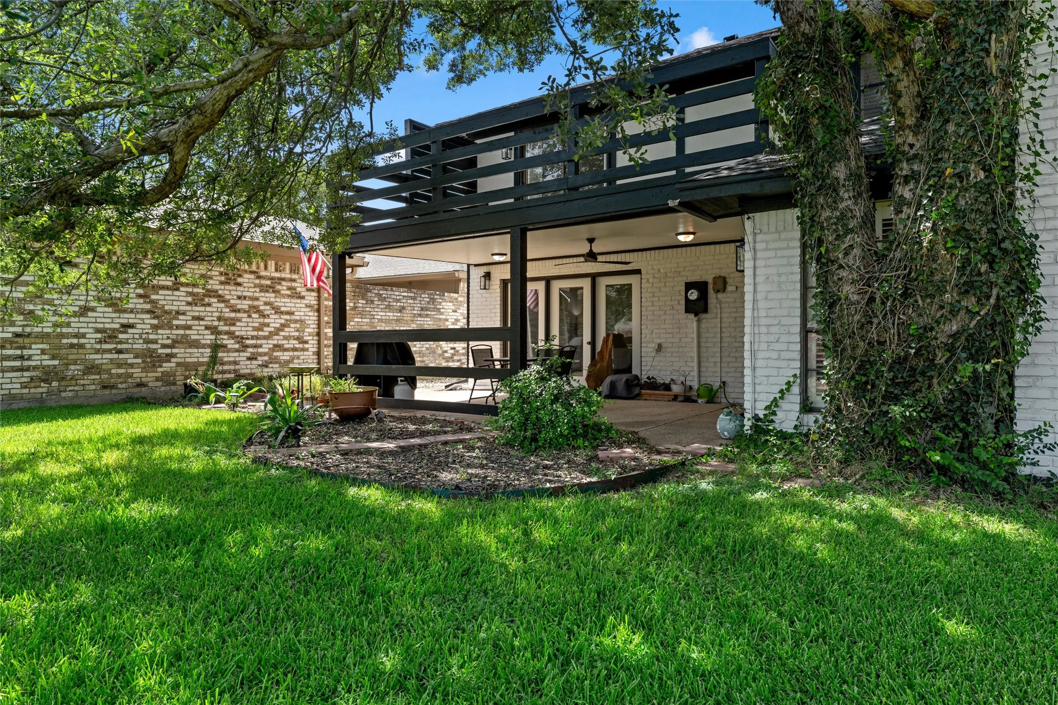 Single Family Residence For Sale in Mc Lennan County , 49 Sugar Creek, Woodway, Texas 76712, 4 Bedroom, 3 Bathroom, 2 Garage spaces, 2,499 Sqft, built in 1978, mls#21318895, Real Estate Agent in Woodway, Homes For Sale in Mc Lennan county, Homes For Sale in Woodway, Realtor in Woodway Texas, Real Estate Brokerage Independent Realty Texas, Luminita Cordes Realtor