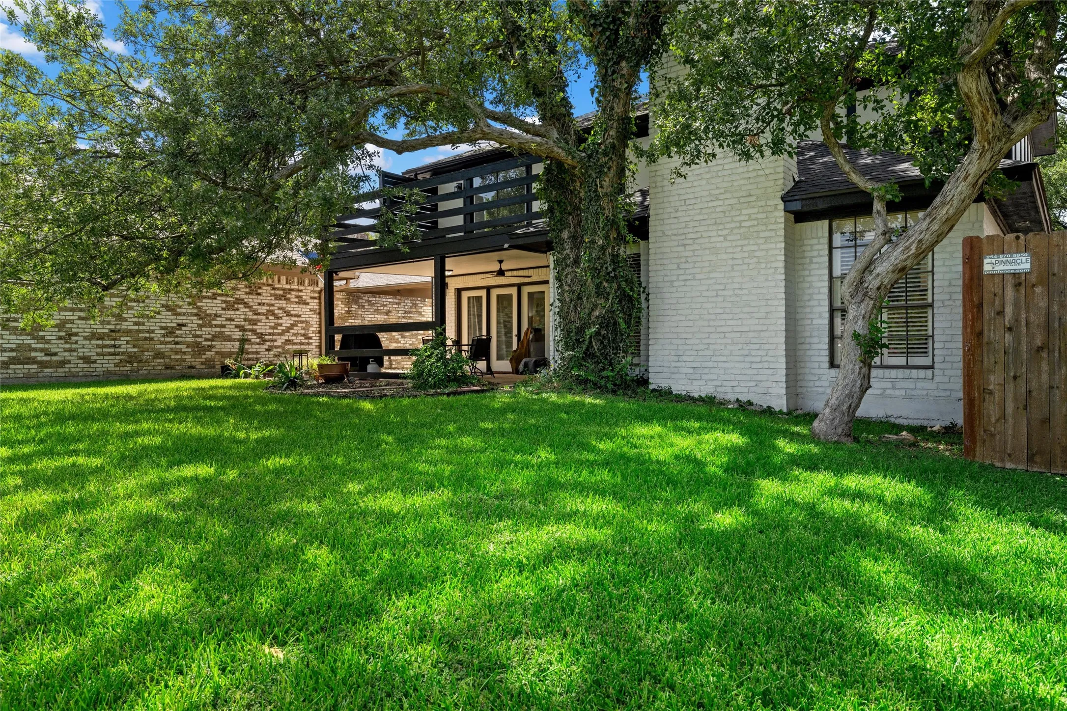 Single Family Residence For Sale in Mc Lennan County , 49 Sugar Creek, Woodway, Texas 76712, 4 Bedroom, 3 Bathroom, 2 Garage spaces, 2,499 Sqft, built in 1978, mls#21318895, Real Estate Agent in Woodway, Homes For Sale in Mc Lennan county, Homes For Sale in Woodway, Realtor in Woodway Texas, Real Estate Brokerage Independent Realty Texas, Luminita Cordes Realtor