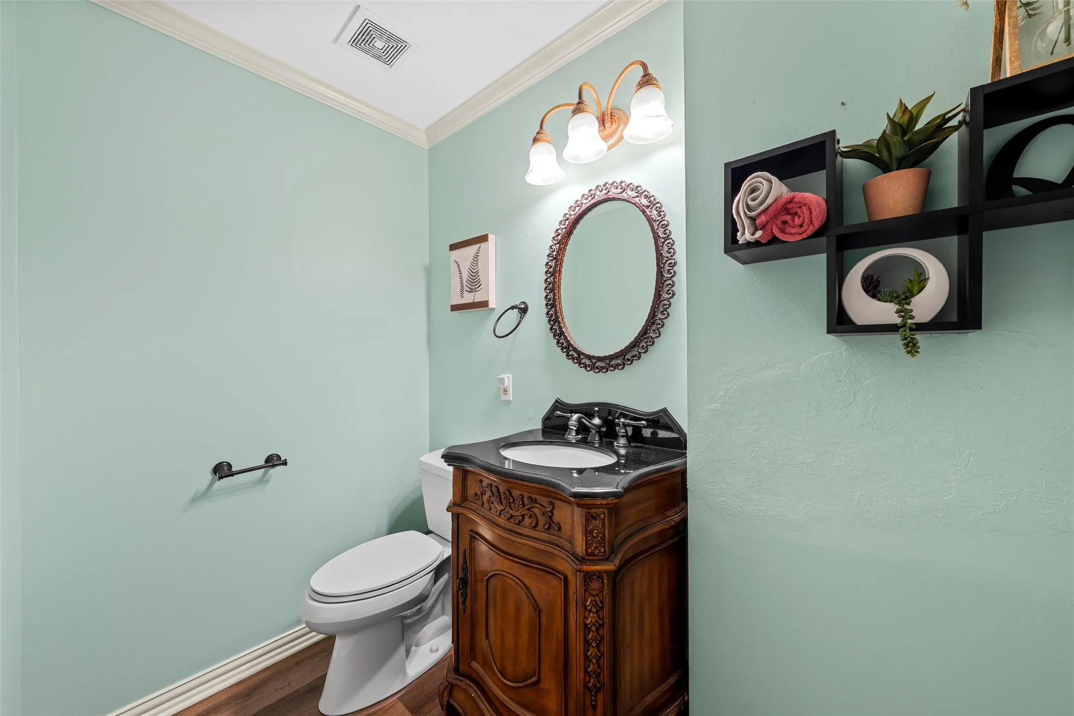 Single Family Residence For Sale in Mc Lennan County , 49 Sugar Creek, Woodway, Texas 76712, 4 Bedroom, 3 Bathroom, 2 Garage spaces, 2,499 Sqft, built in 1978, mls#21318895, Real Estate Agent in Woodway, Homes For Sale in Mc Lennan county, Homes For Sale in Woodway, Realtor in Woodway Texas, Real Estate Brokerage Independent Realty Texas, Luminita Cordes Realtor