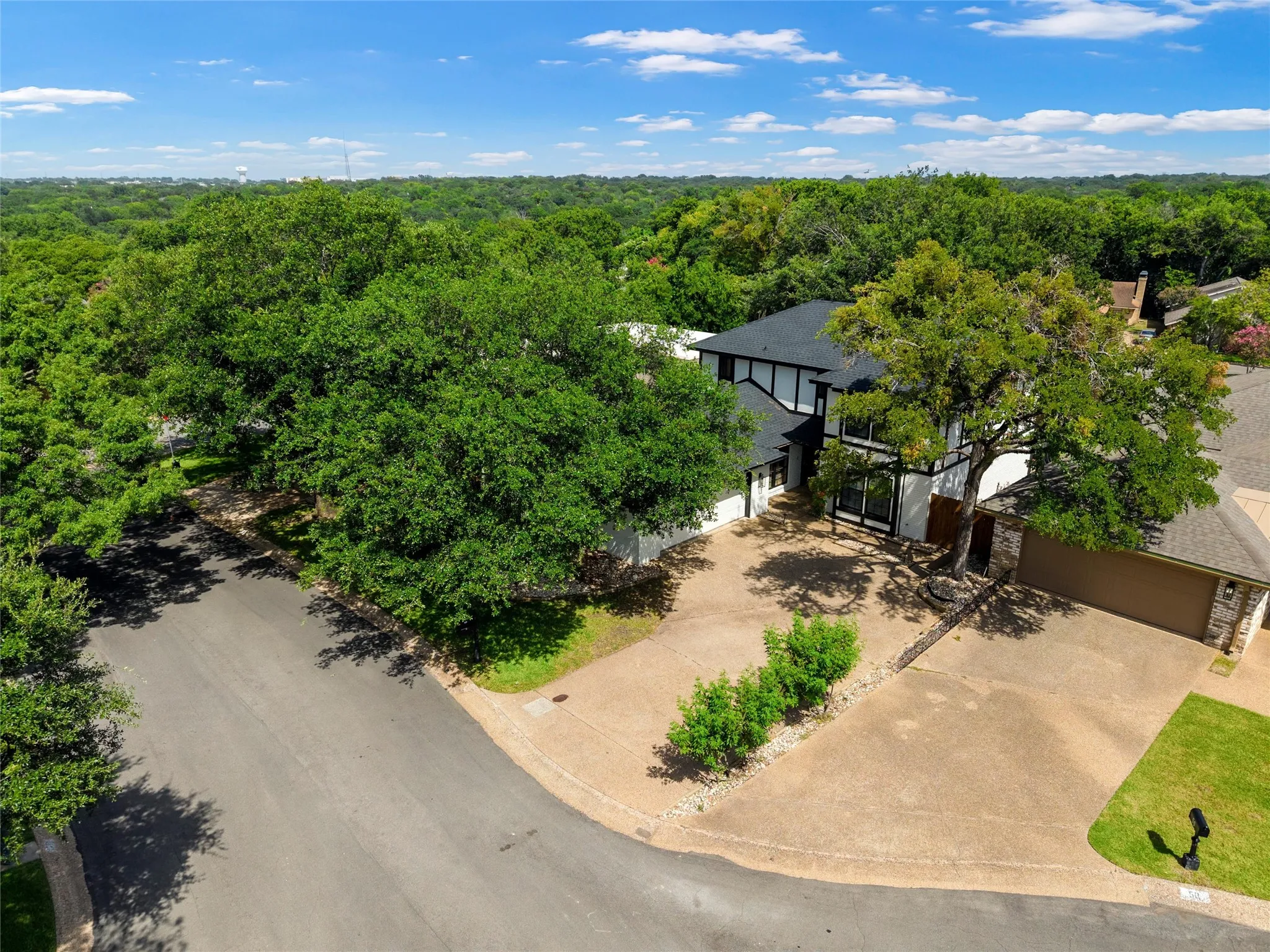 Single Family Residence For Sale in Mc Lennan County , 49 Sugar Creek, Woodway, Texas 76712, 4 Bedroom, 3 Bathroom, 2 Garage spaces, 2,499 Sqft, built in 1978, mls#21318895, Real Estate Agent in Woodway, Homes For Sale in Mc Lennan county, Homes For Sale in Woodway, Realtor in Woodway Texas, Real Estate Brokerage Independent Realty Texas, Luminita Cordes Realtor