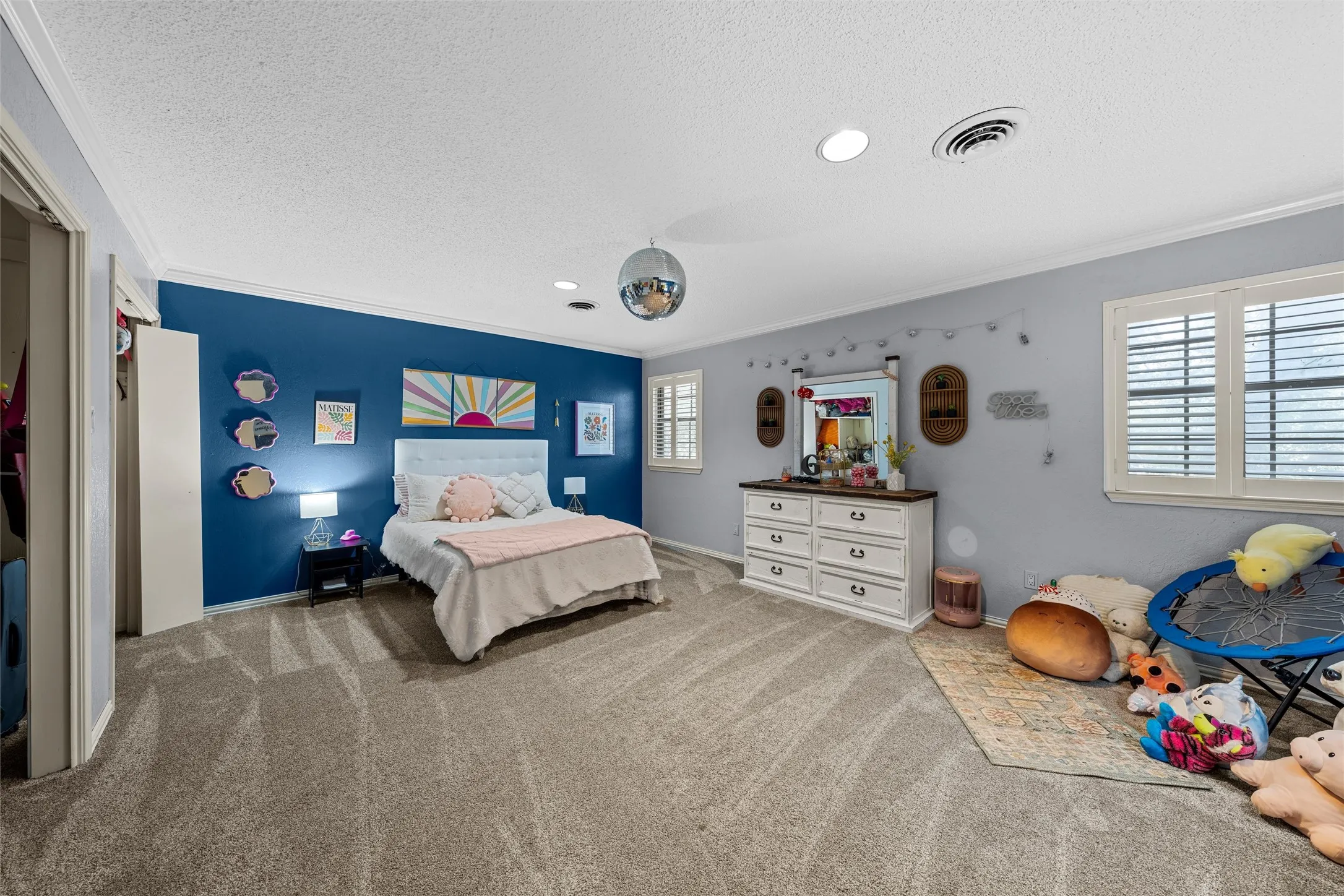 Single Family Residence For Sale in Mc Lennan County , 49 Sugar Creek, Woodway, Texas 76712, 4 Bedroom, 3 Bathroom, 2 Garage spaces, 2,499 Sqft, built in 1978, mls#21318895, Real Estate Agent in Woodway, Homes For Sale in Mc Lennan county, Homes For Sale in Woodway, Realtor in Woodway Texas, Real Estate Brokerage Independent Realty Texas, Luminita Cordes Realtor