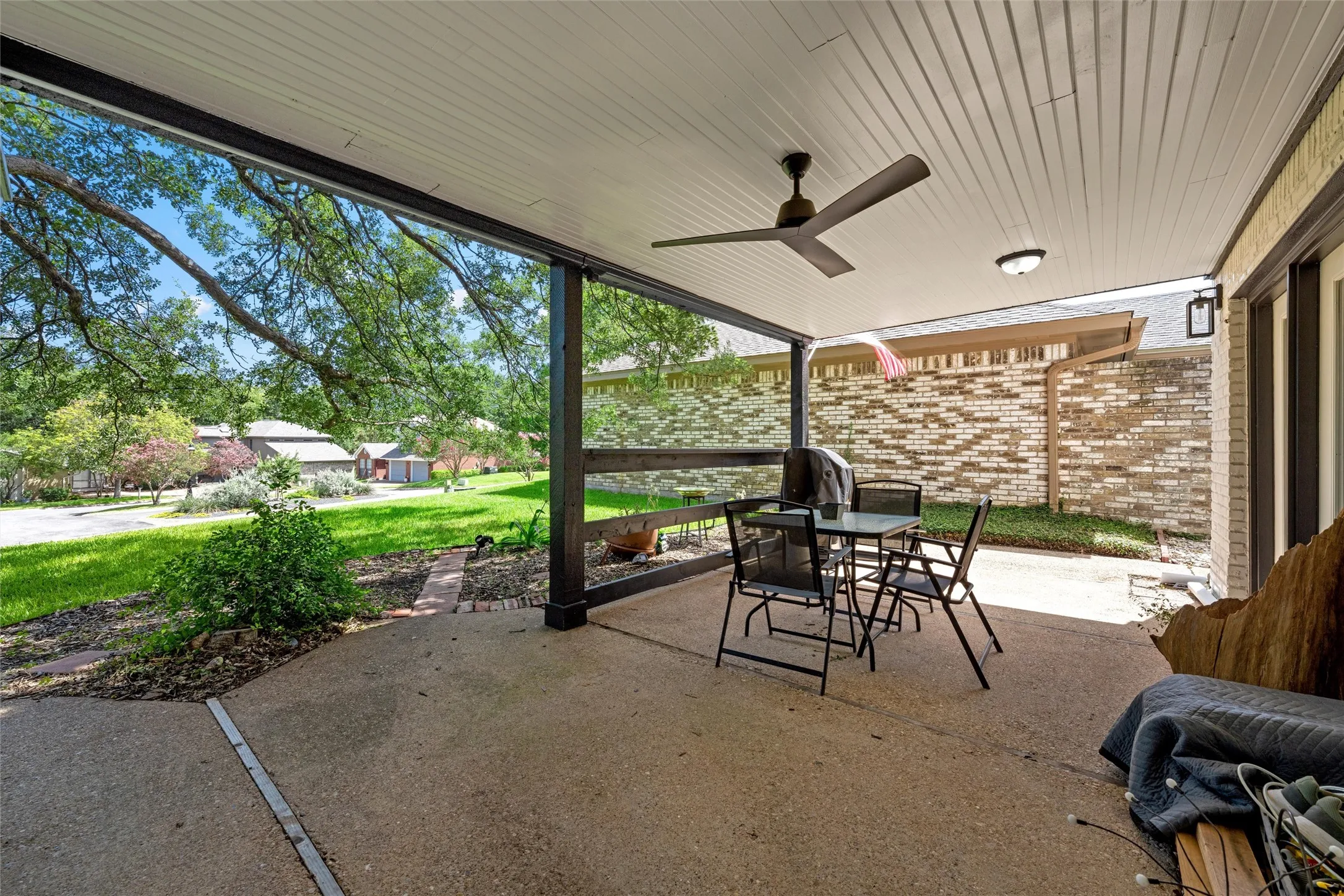 Single Family Residence For Sale in Mc Lennan County , 49 Sugar Creek, Woodway, Texas 76712, 4 Bedroom, 3 Bathroom, 2 Garage spaces, 2,499 Sqft, built in 1978, mls#21318895, Real Estate Agent in Woodway, Homes For Sale in Mc Lennan county, Homes For Sale in Woodway, Realtor in Woodway Texas, Real Estate Brokerage Independent Realty Texas, Luminita Cordes Realtor