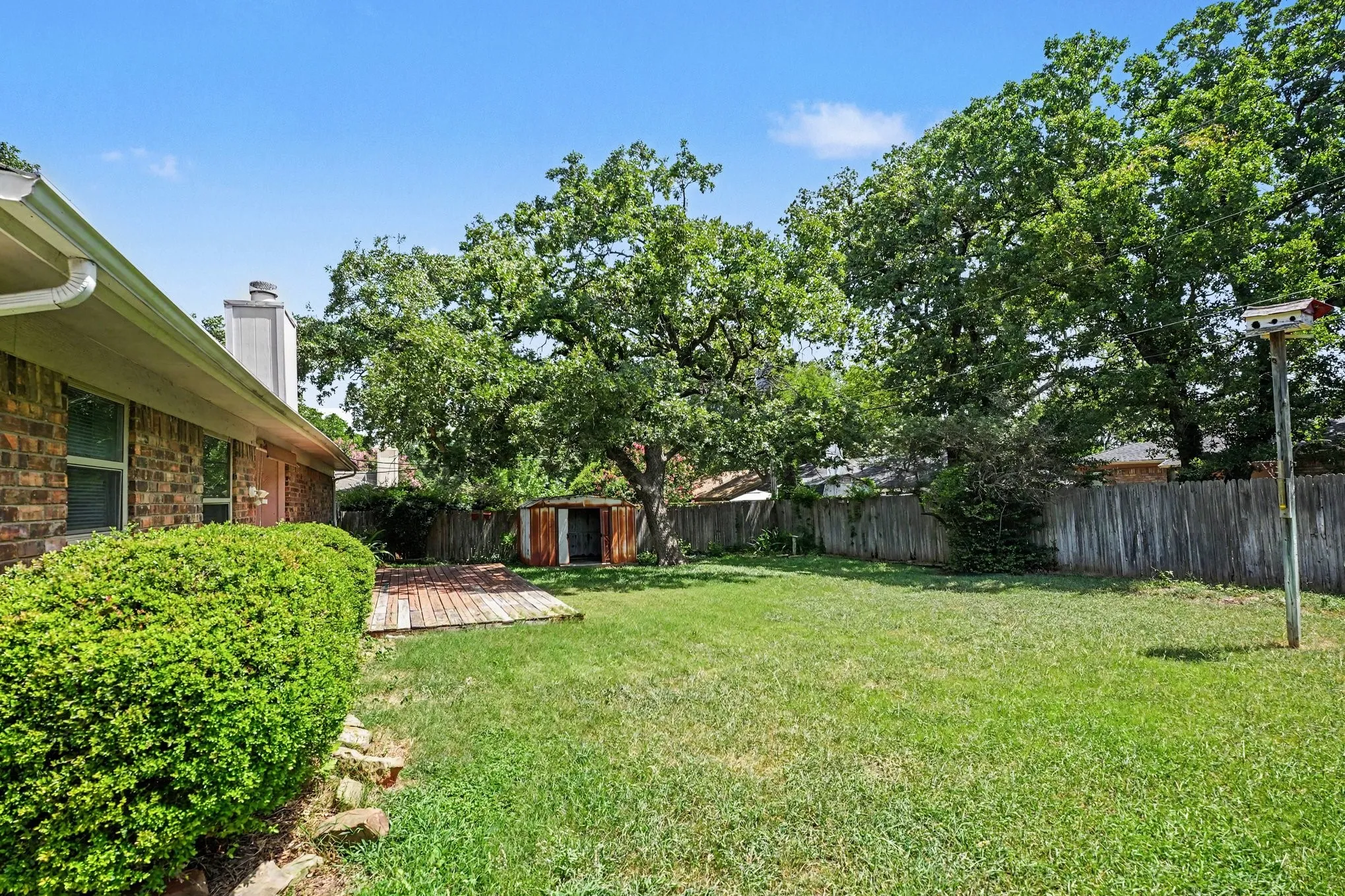 Single Family Residence For Sale in Tarrant County , 2721 Lucas Drive, Arlington, Texas 76015, 3 Bedroom, 2 Bathroom, 2 Garage spaces, 1,439 Sqft, built in 1980, mls#21318596, Real Estate Agent in Arlington, Homes For Sale in Tarrant county, Homes For Sale in Arlington, Realtor in Arlington Texas, Real Estate Brokerage Independent Realty Texas, Luminita Cordes Realtor