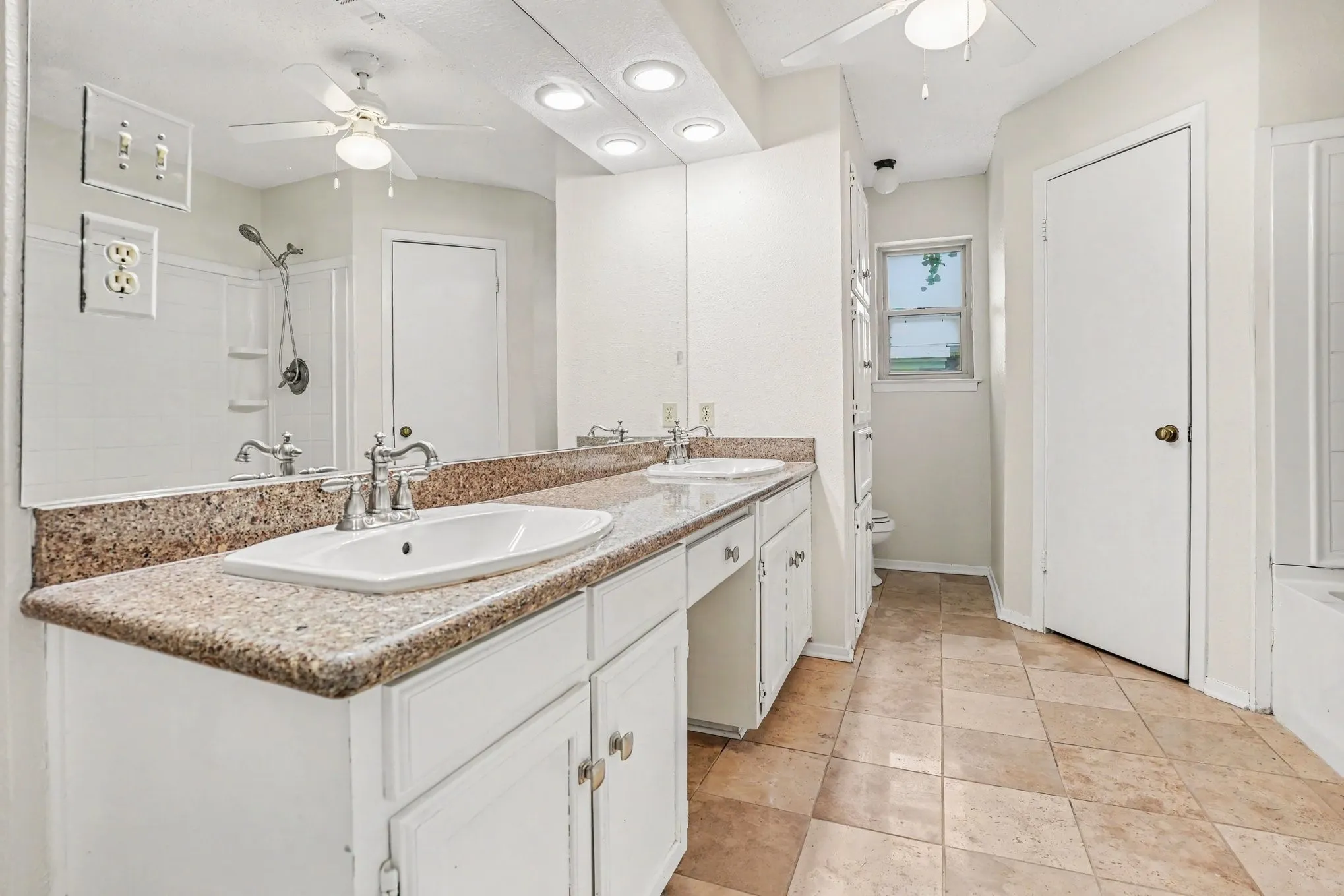 Single Family Residence For Sale in Tarrant County , 2721 Lucas Drive, Arlington, Texas 76015, 3 Bedroom, 2 Bathroom, 2 Garage spaces, 1,439 Sqft, built in 1980, mls#21318596, Real Estate Agent in Arlington, Homes For Sale in Tarrant county, Homes For Sale in Arlington, Realtor in Arlington Texas, Real Estate Brokerage Independent Realty Texas, Luminita Cordes Realtor