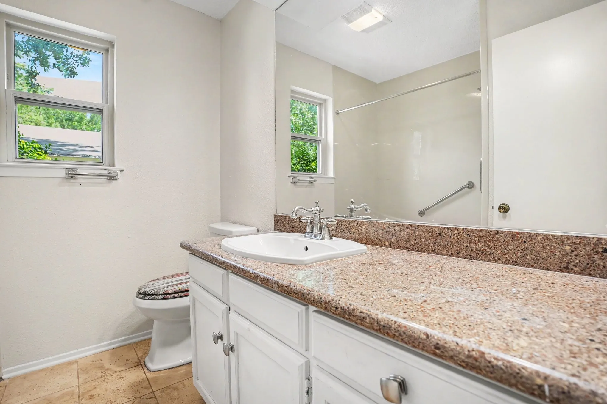 Single Family Residence For Sale in Tarrant County , 2721 Lucas Drive, Arlington, Texas 76015, 3 Bedroom, 2 Bathroom, 2 Garage spaces, 1,439 Sqft, built in 1980, mls#21318596, Real Estate Agent in Arlington, Homes For Sale in Tarrant county, Homes For Sale in Arlington, Realtor in Arlington Texas, Real Estate Brokerage Independent Realty Texas, Luminita Cordes Realtor