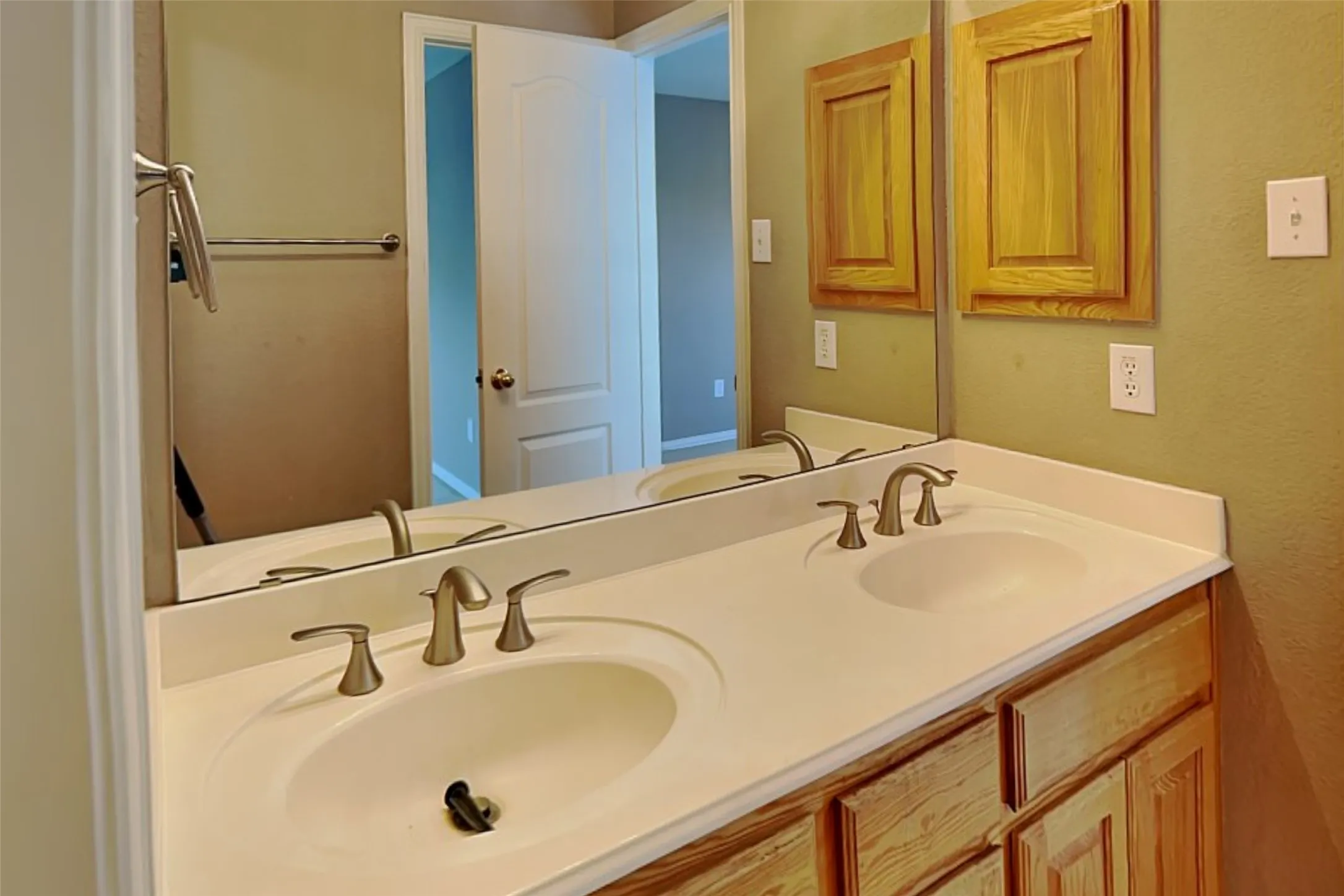 Single Family Residence For Rent in Collin County , 3910 Compton Drive, Richardson, Texas 75082, 4 Bedroom, 3 Bathroom, 2 Garage spaces, 3,060 Sqft, built in 1999, mls#21318894, Real Estate Agent in Richardson, Homes For Rent in Collin county, Homes For Rent in Richardson, Realtor in Richardson Texas, Real Estate Brokerage Independent Realty Texas, Luminita Cordes Realtor