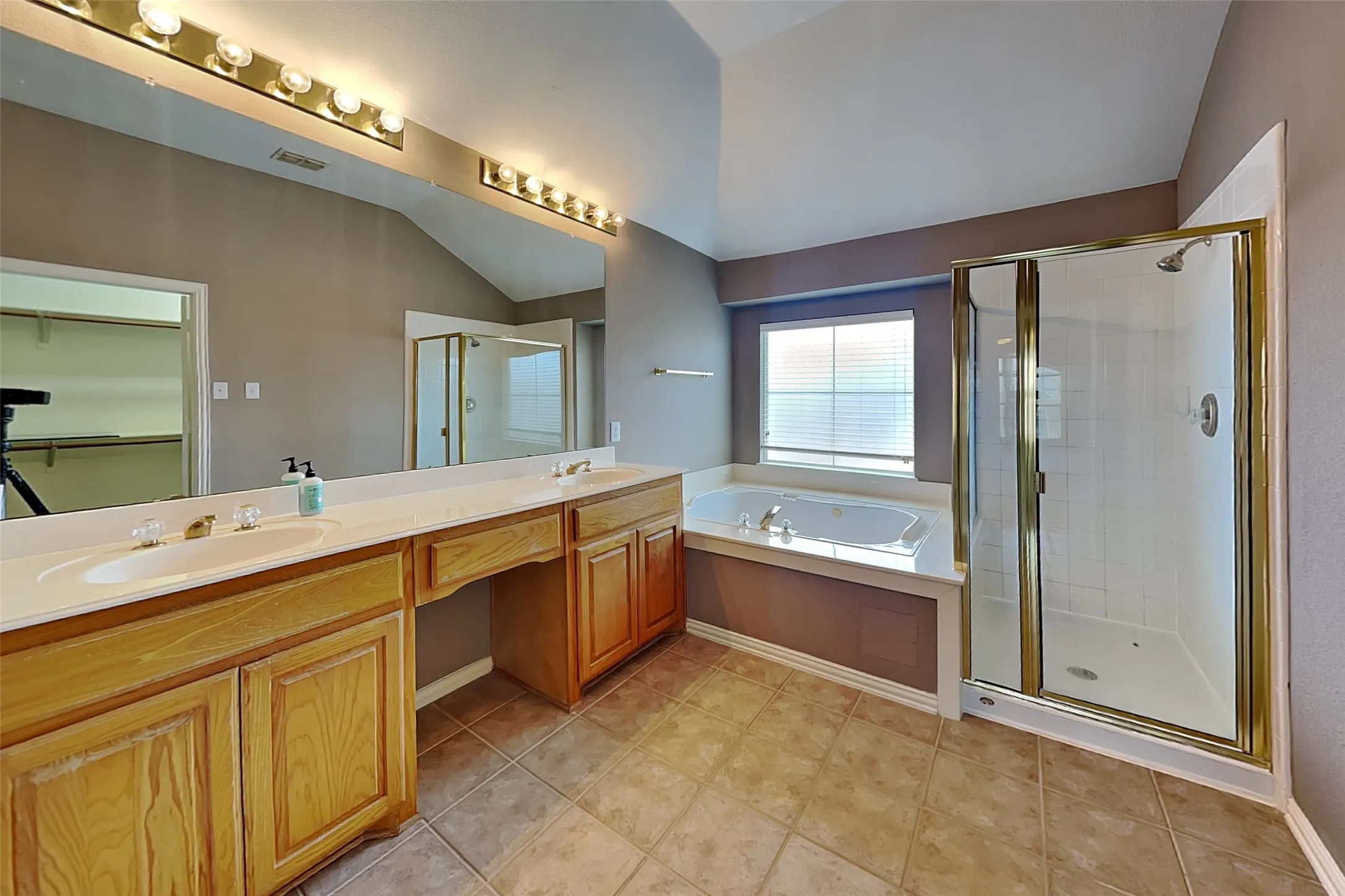 Single Family Residence For Rent in Collin County , 3910 Compton Drive, Richardson, Texas 75082, 4 Bedroom, 3 Bathroom, 2 Garage spaces, 3,060 Sqft, built in 1999, mls#21318894, Real Estate Agent in Richardson, Homes For Rent in Collin county, Homes For Rent in Richardson, Realtor in Richardson Texas, Real Estate Brokerage Independent Realty Texas, Luminita Cordes Realtor