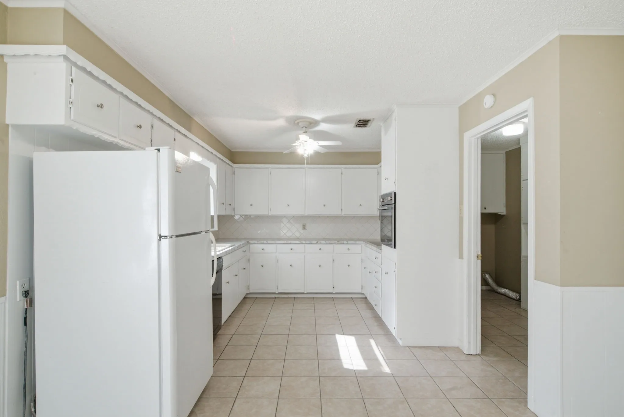 Single Family Residence For Sale in Erath County , 1109 N Lillian Street, Stephenville, Texas 76401, 3 Bedroom, 2 Bathroom, 2 Garage spaces, 1,819 Sqft, built in 1973, mls#21318330, Real Estate Agent in Stephenville, Homes For Sale in Erath county, Homes For Sale in Stephenville, Realtor in Stephenville Texas, Real Estate Brokerage Independent Realty Texas, Luminita Cordes Realtor